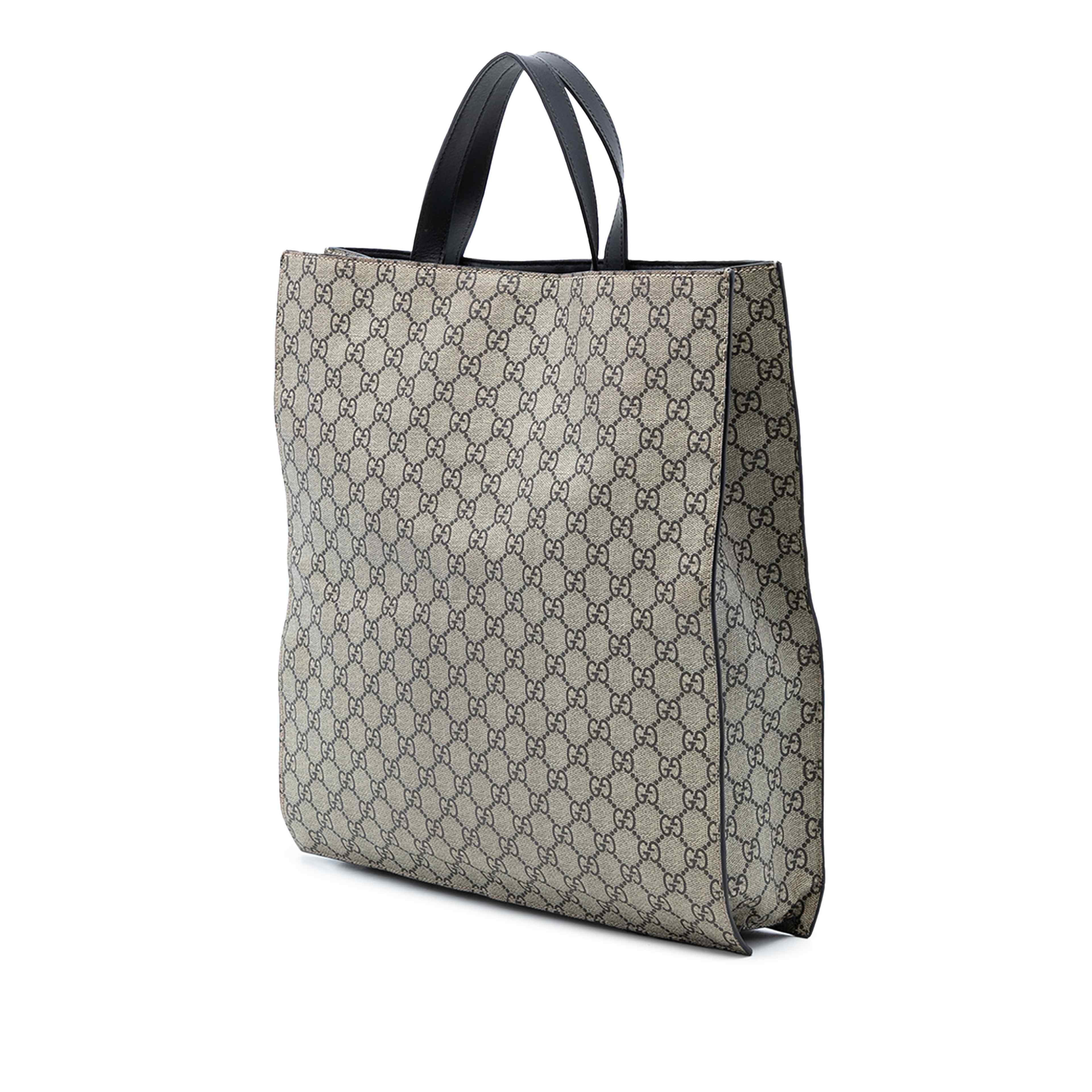 Gucci Gg Supreme Wolf Convertible Tote, från Luxclusif, i färgen beige. Klicka för att öppna bilden i stort format