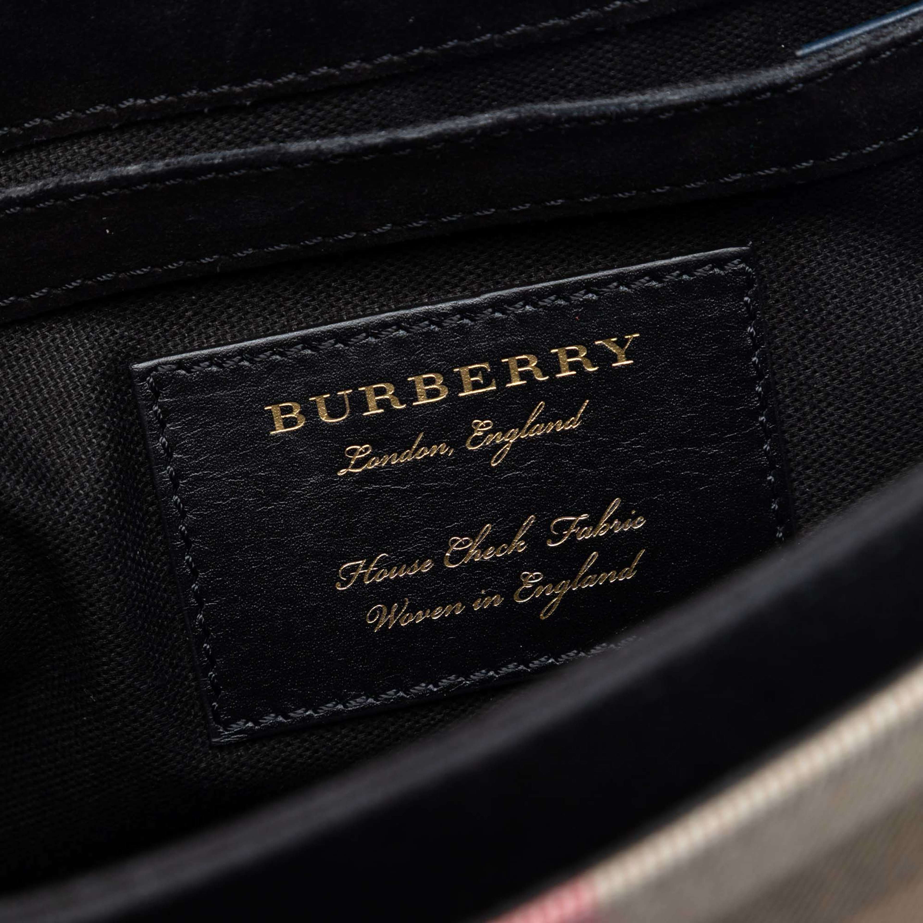 Burberry Small Leather And House Check Canvas Derby Macken Crossbody, från Luxclusif, i färgen navy. Klicka för att öppna bilden i stort format