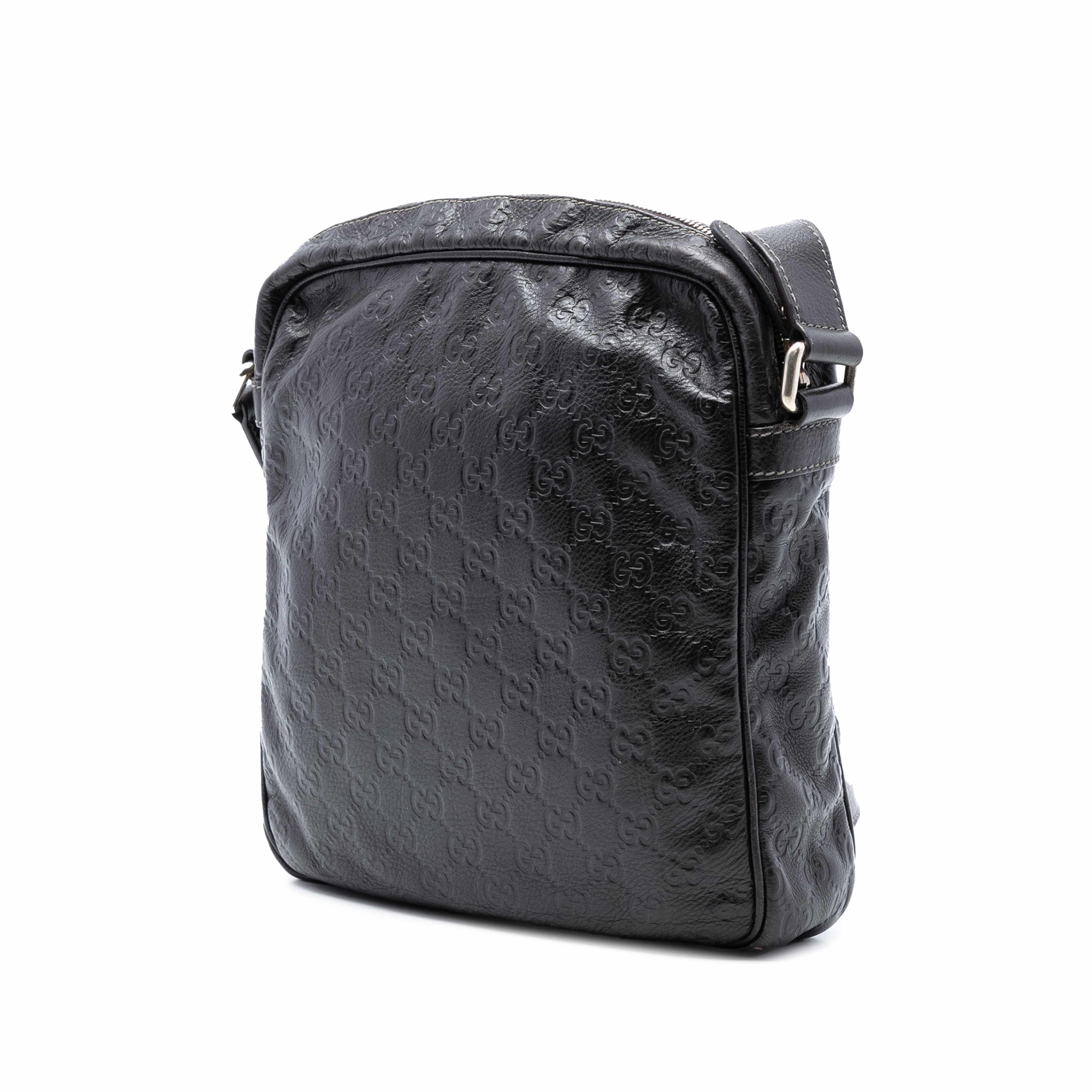 Gucci Guccissima Crossbody, från Luxclusif, i färgen black. Klicka för att öppna bilden i stort format