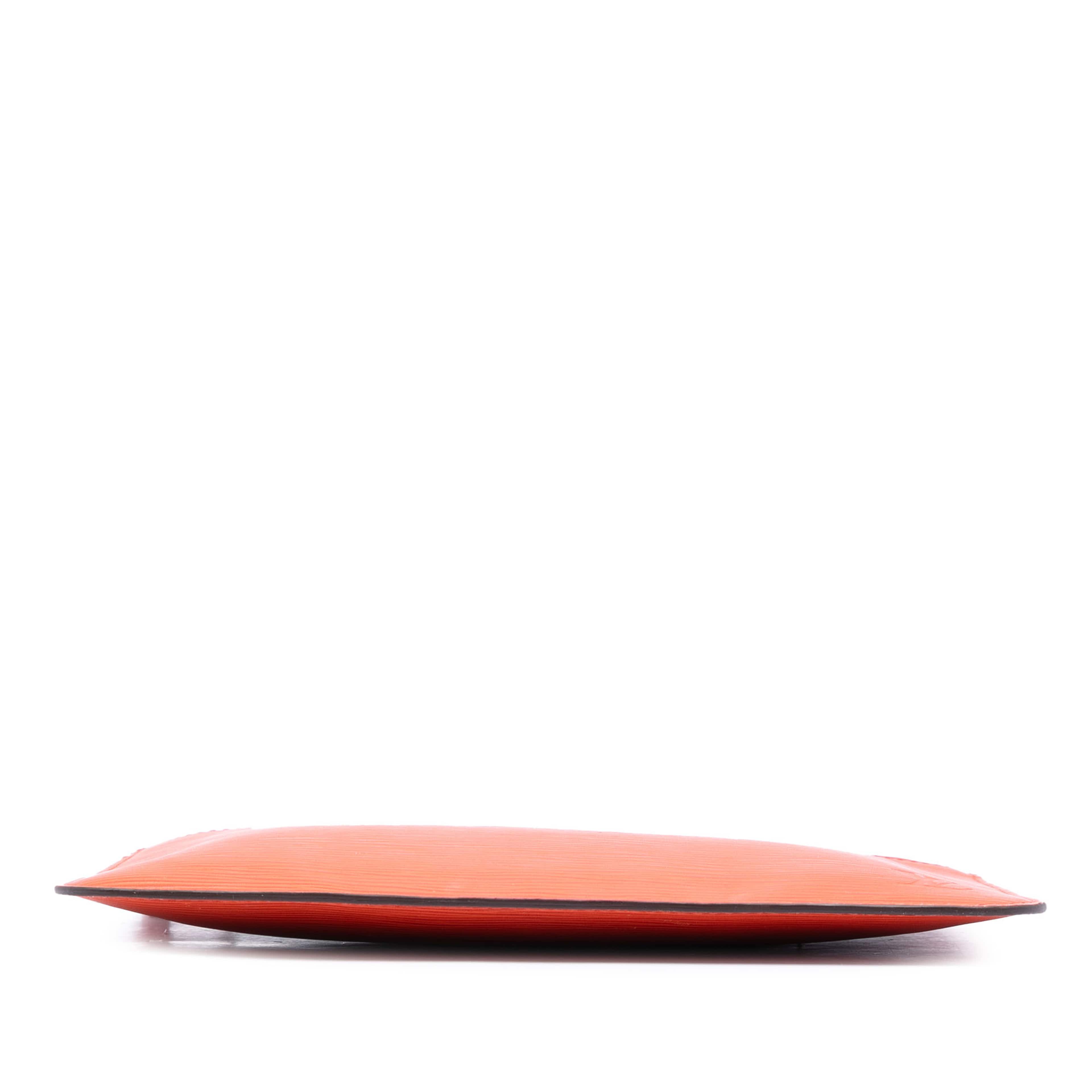Louis Vuitton Epi Neverfull Pouch, från Luxclusif, i färgen orange. Klicka för att öppna bilden i stort format