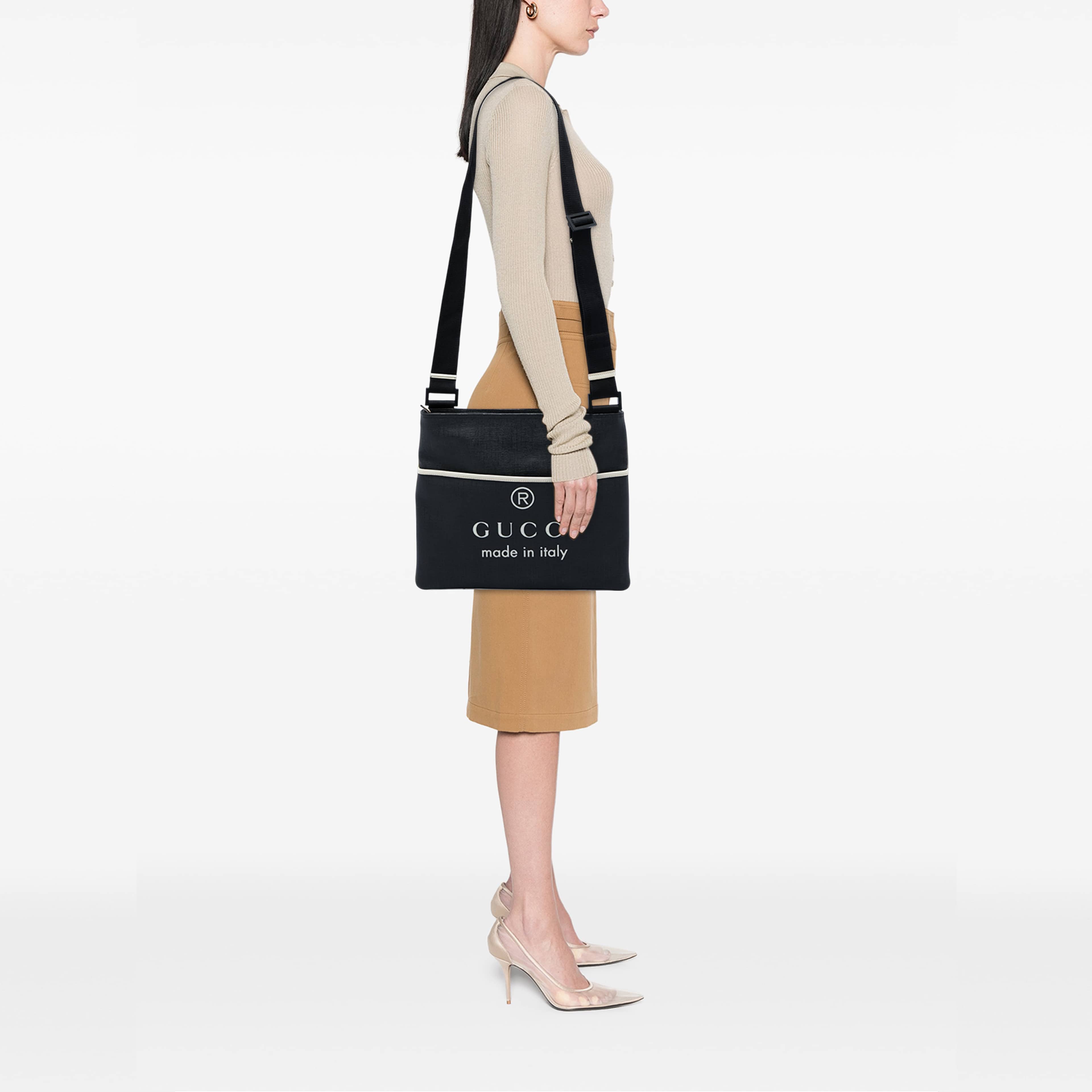 Gucci Gg Supreme Trademark Logo Crossbody, från Luxclusif, i färgen svart. Klicka för att öppna bilden i stort format