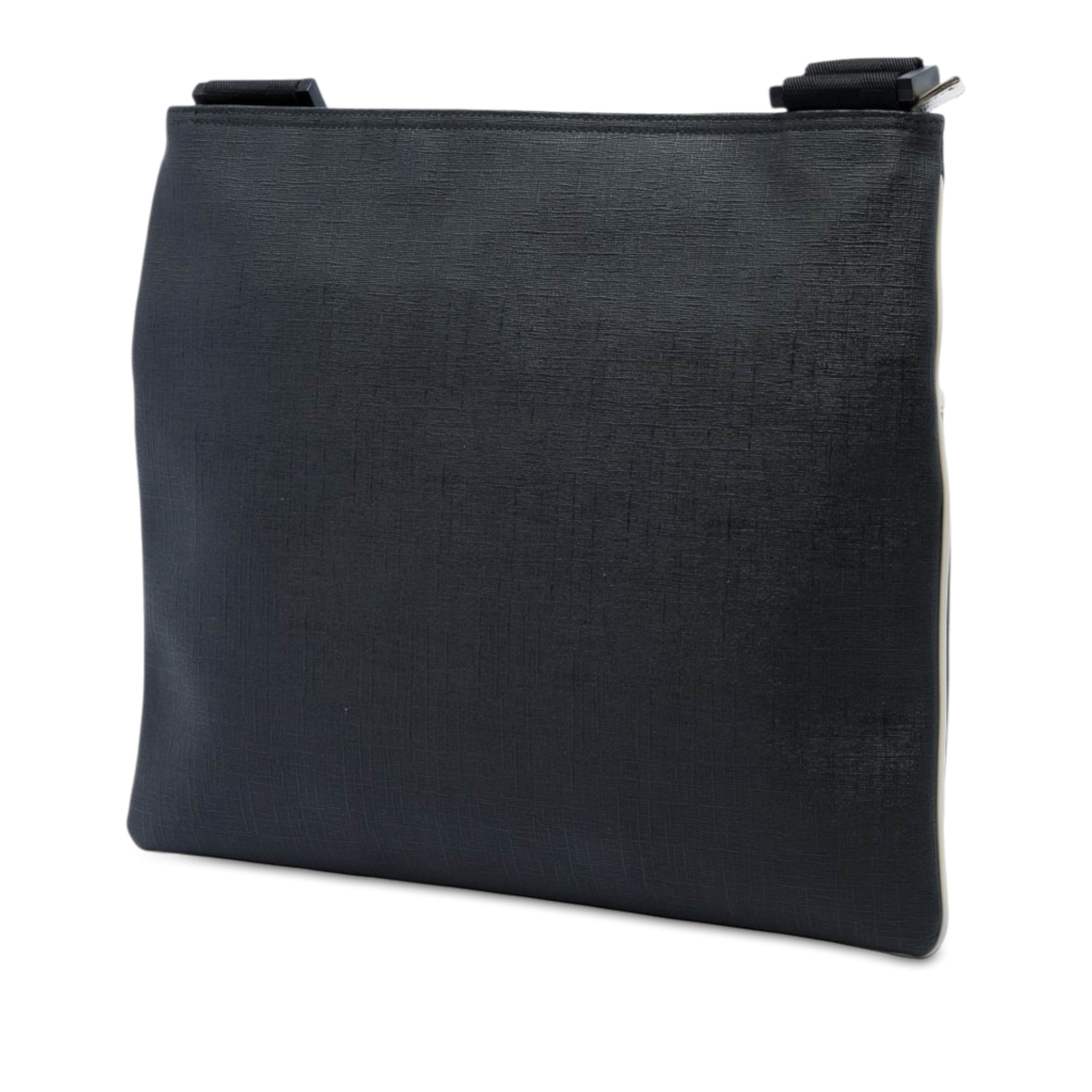Gucci Gg Supreme Trademark Logo Crossbody, från Luxclusif, i färgen svart. Klicka för att öppna bilden i stort format
