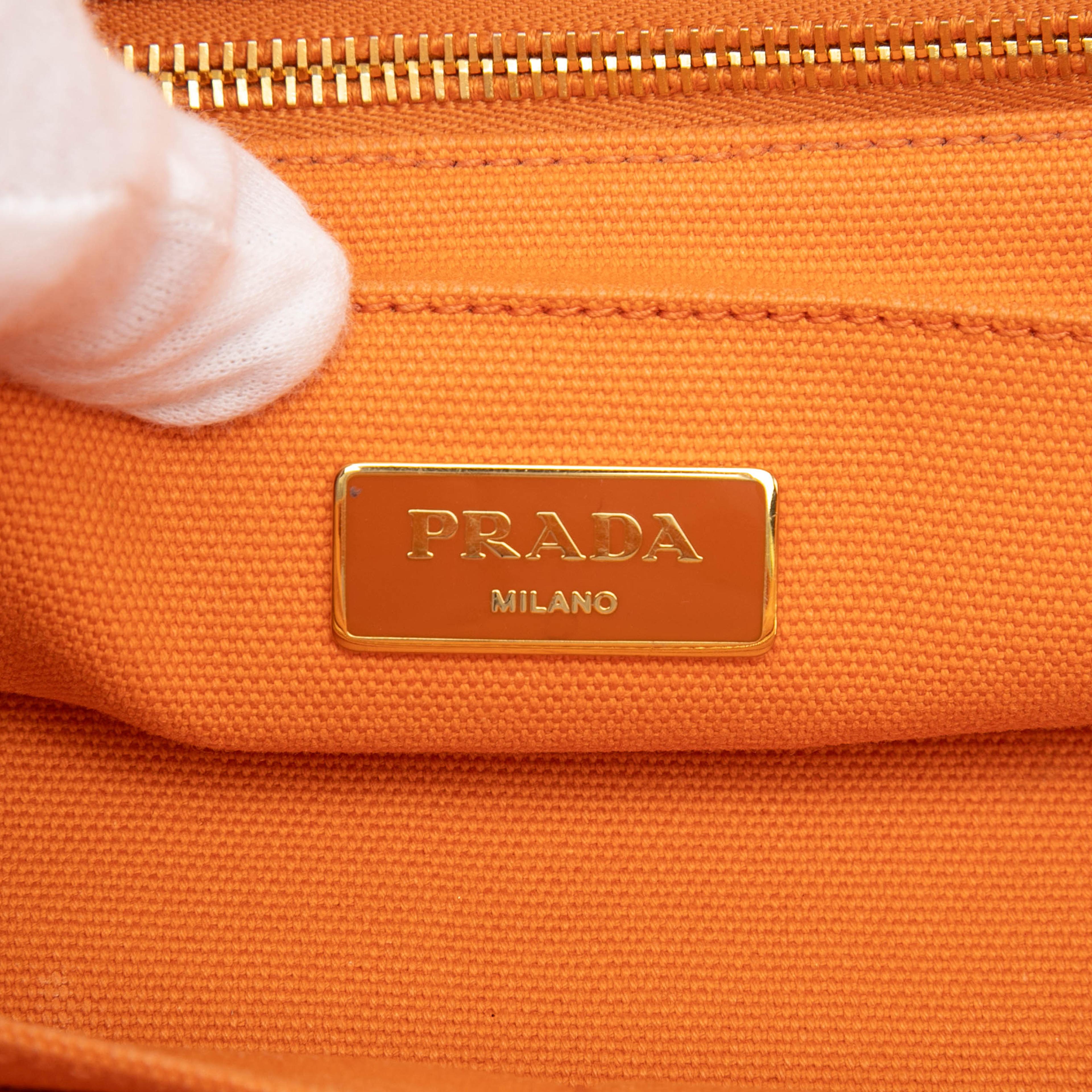 Prada Canvas Canapa Bijoux Satchel, från Luxclusif, i färgen orange. Klicka för att öppna bilden i stort format