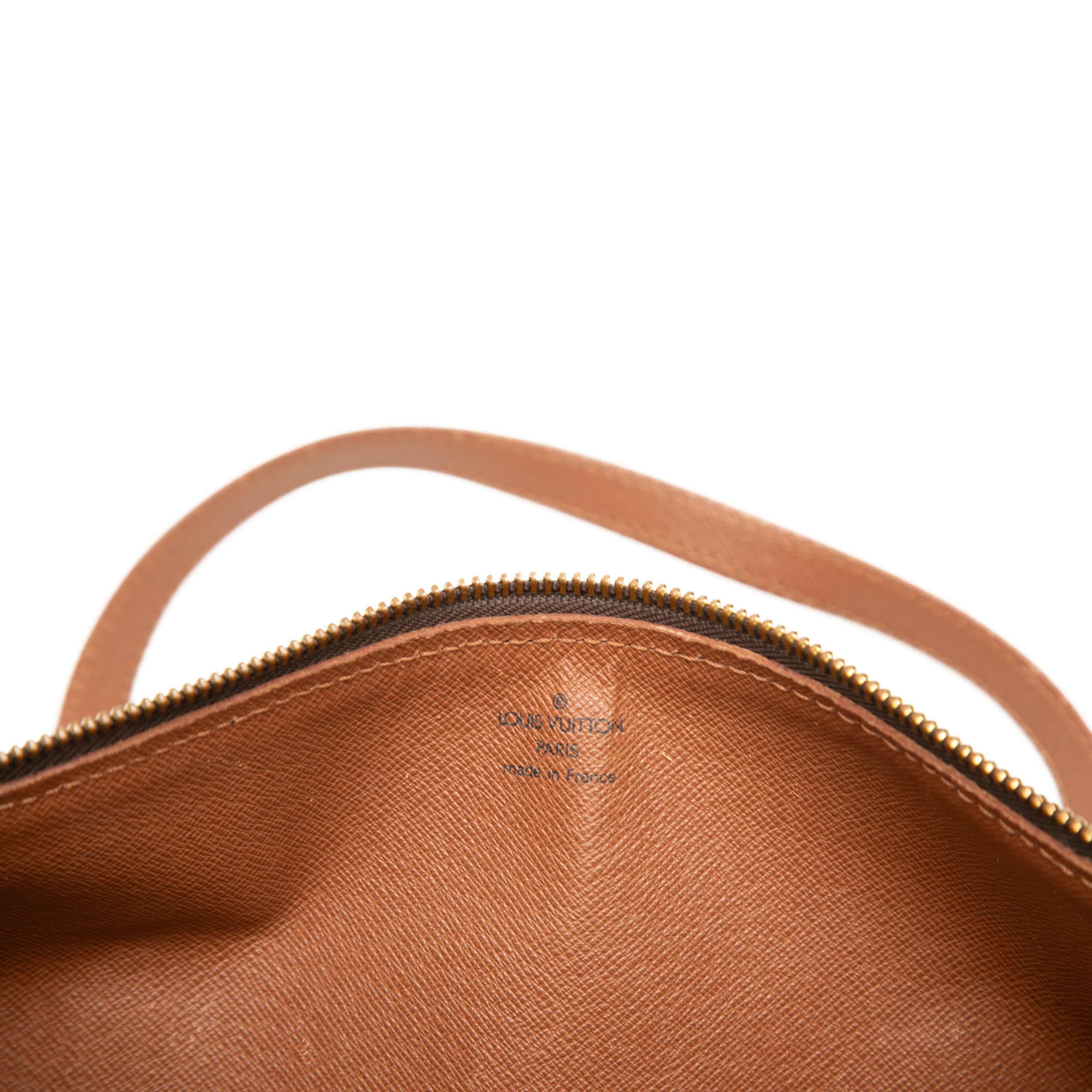 Louis Vuitton Monogram Papillon 30, från Luxclusif, i färgen brun. Klicka för att öppna bilden i stort format