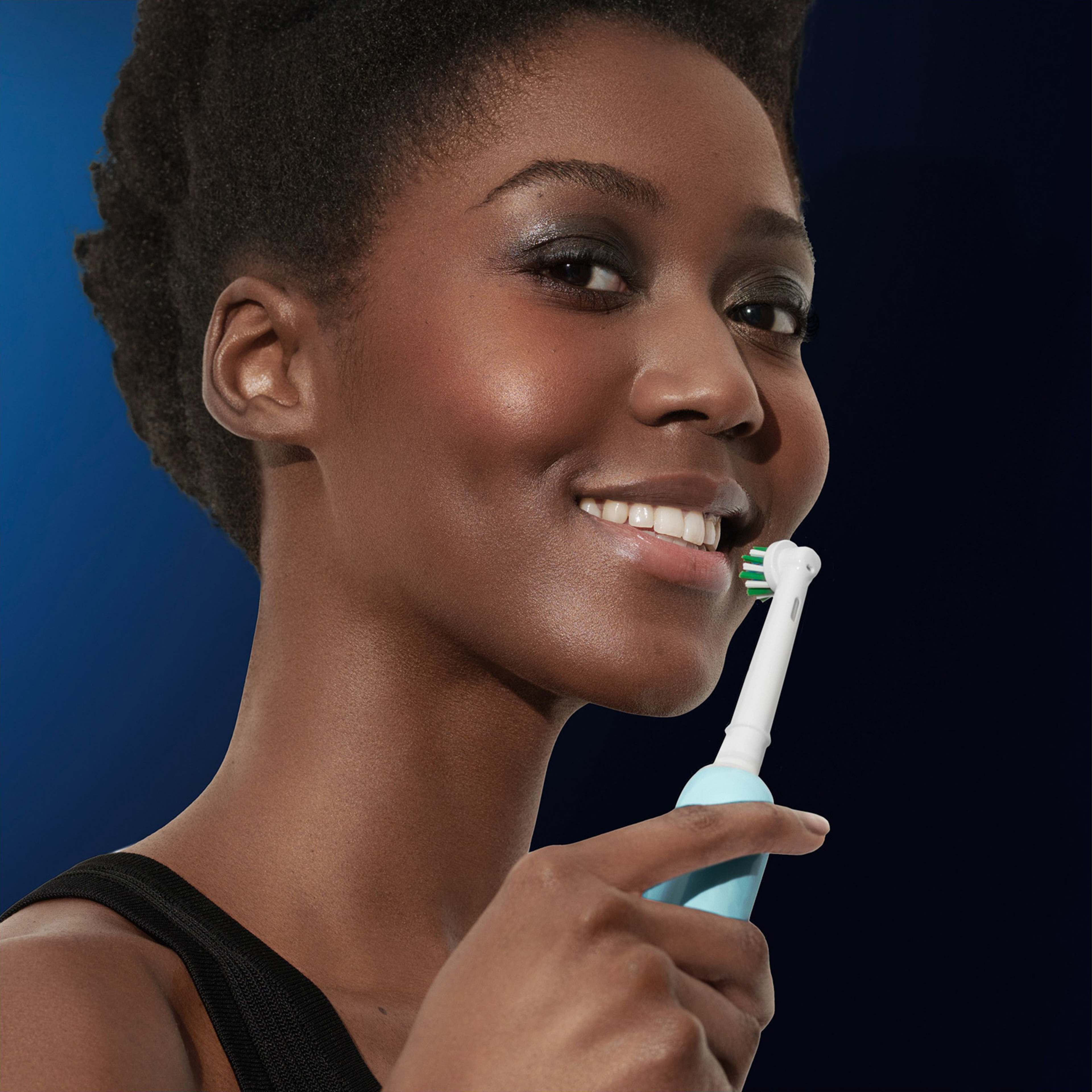 Eltandborste Pro1 Duo Black / Turquoise, från Oral-B, i färgen turkos. Klicka för att öppna bilden i stort format