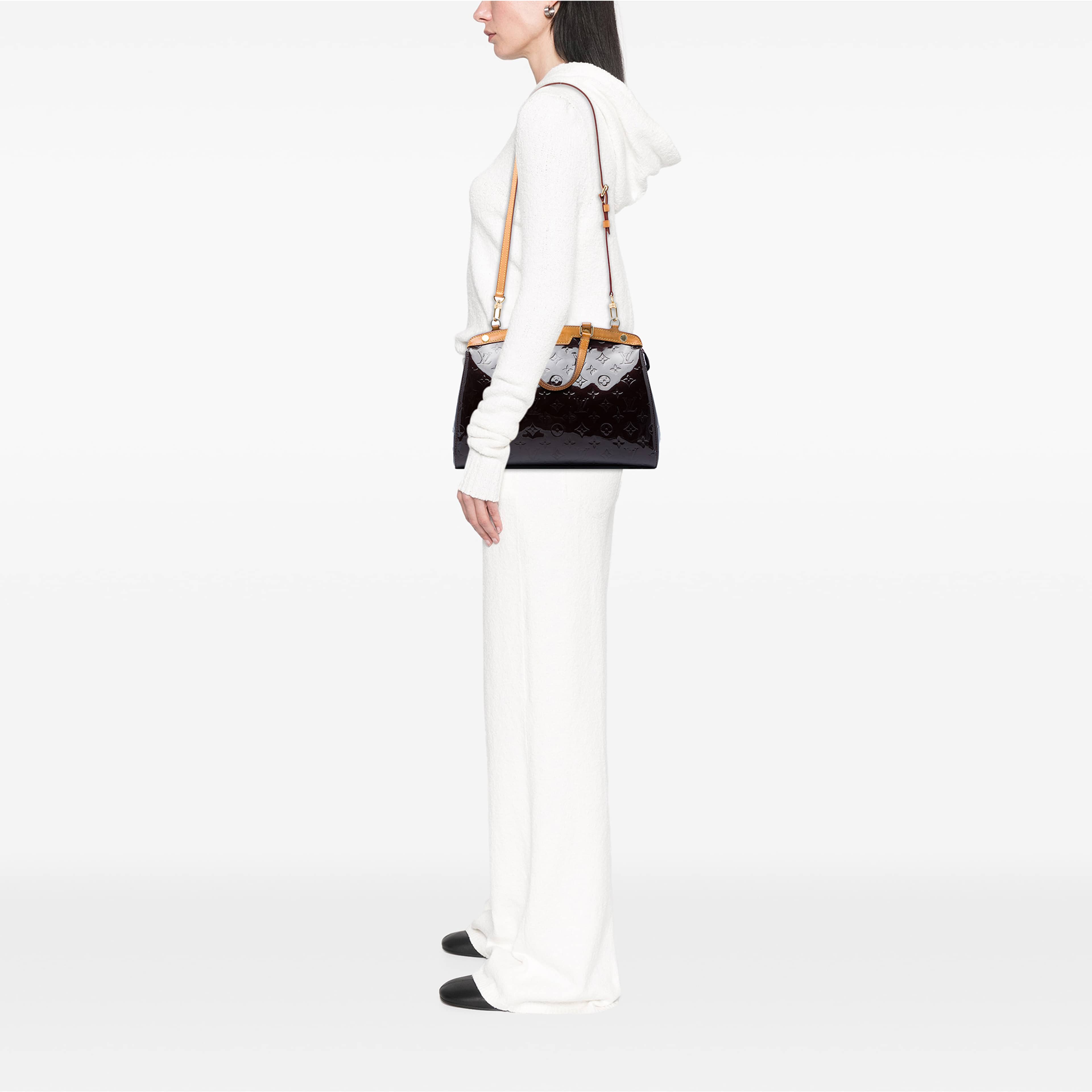 Louis Vuitton Monogram Vernis Brea Mm, från Luxclusif, i färgen purpur. Klicka för att öppna bilden i stort format