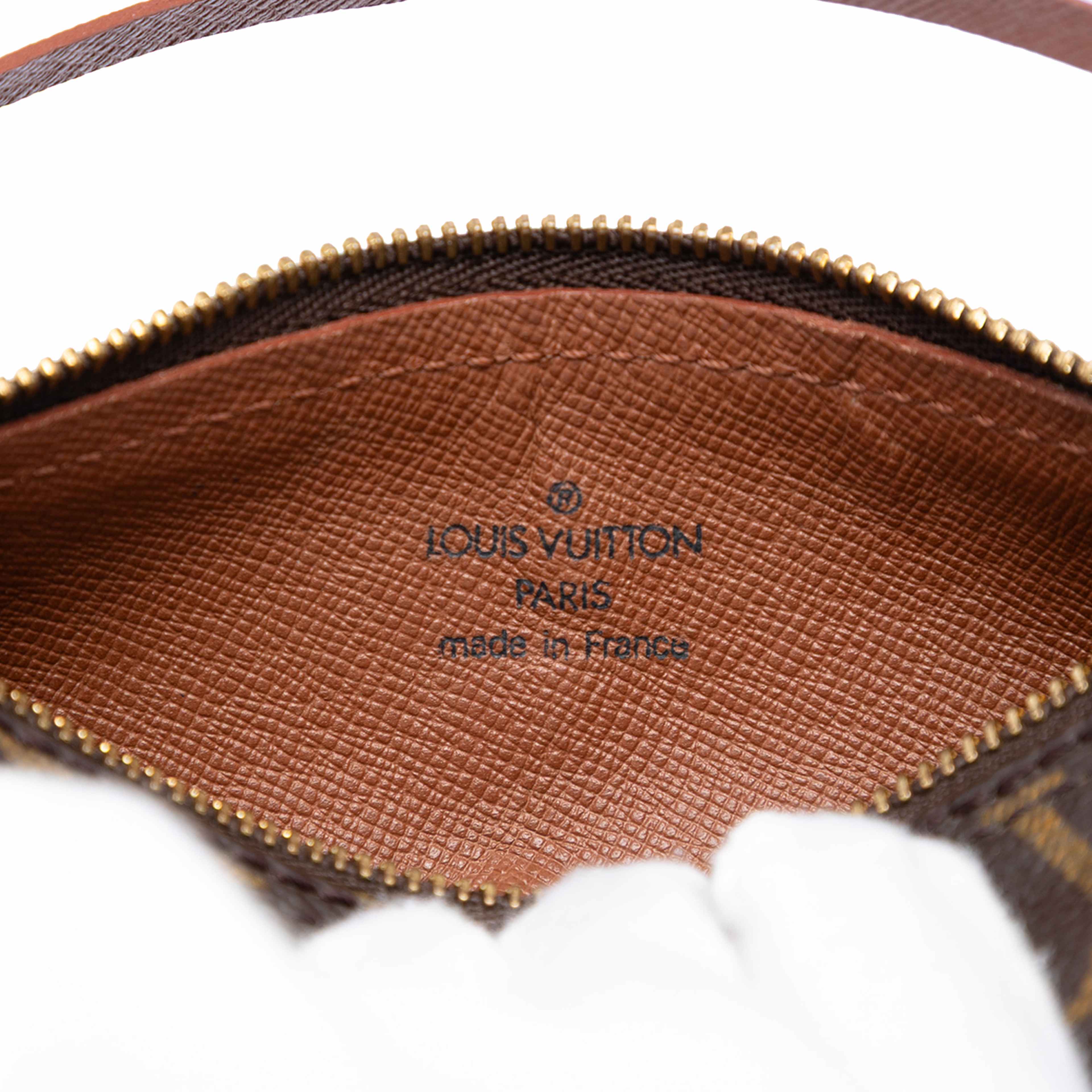 Louis Vuitton Monogram Papillon Pochette, från Luxclusif, i färgen brown. Klicka för att öppna bilden i stort format