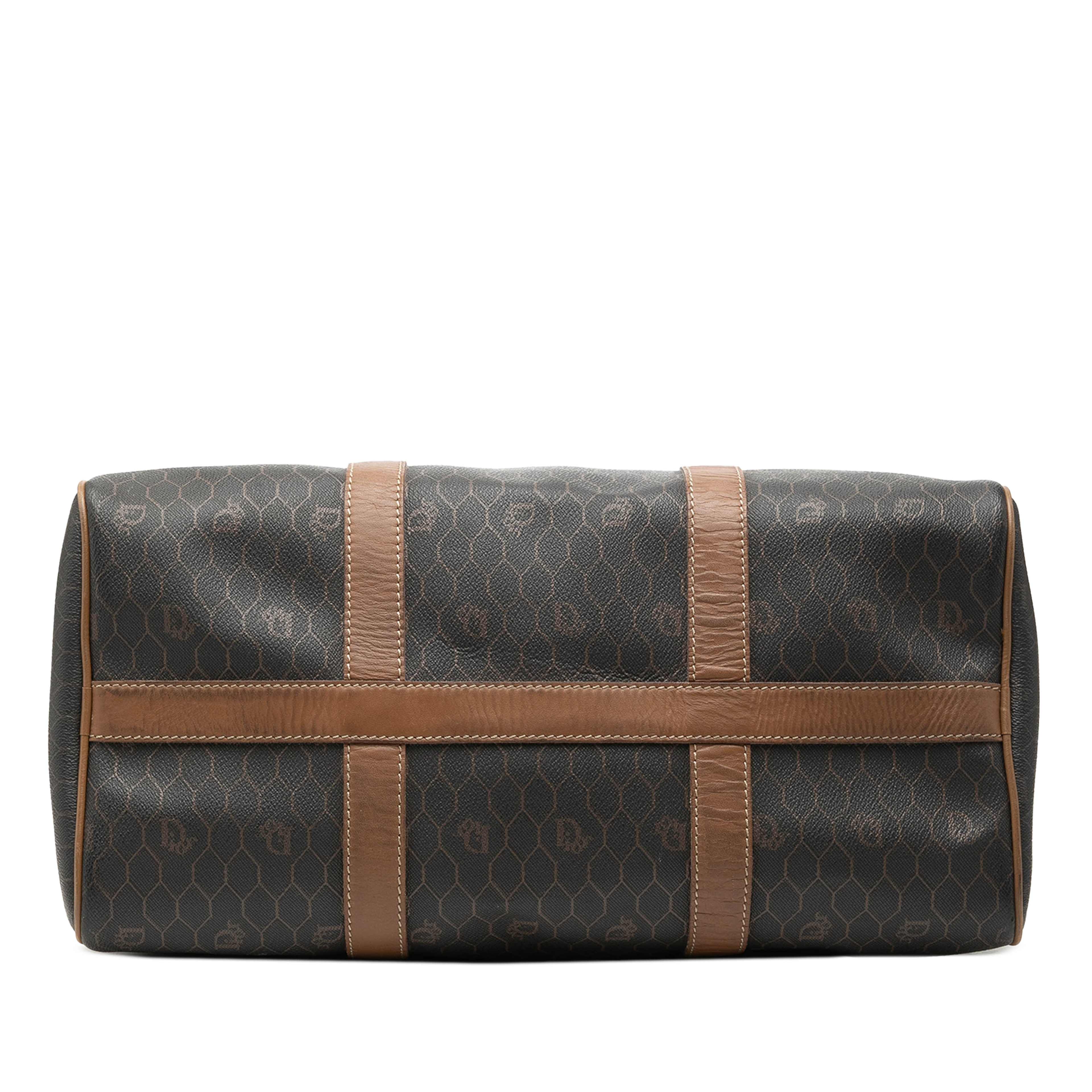 Dior Honeycomb Coated Canvas Boston Bag, från Luxclusif, i färgen svart. Klicka för att öppna bilden i stort format