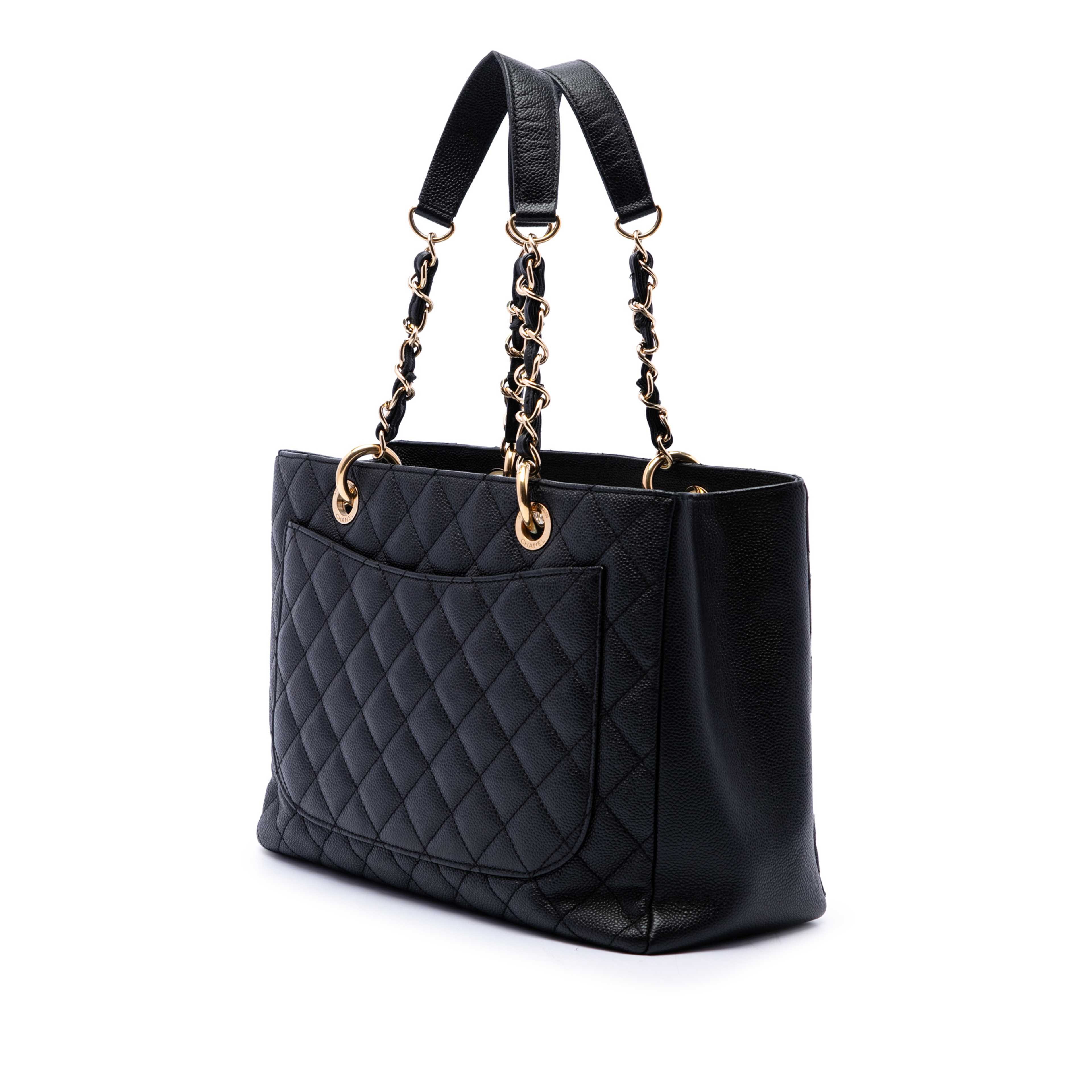 Chanel Caviar Grand Shopping Tote, från Luxclusif, i färgen svart. Klicka för att öppna bilden i stort format