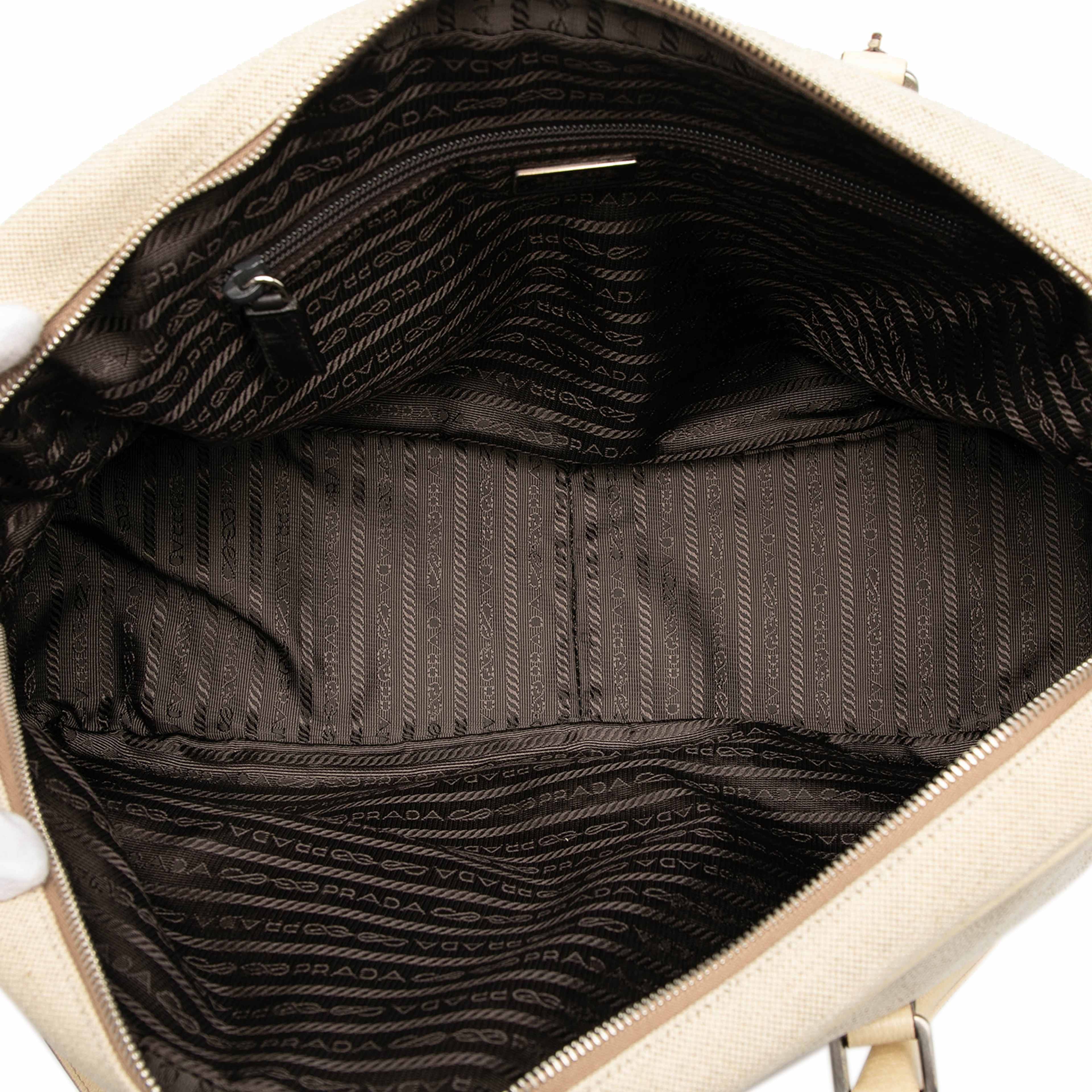 Prada Canvas Shoulder Bag, från Luxclusif, i färgen beige. Klicka för att öppna bilden i stort format