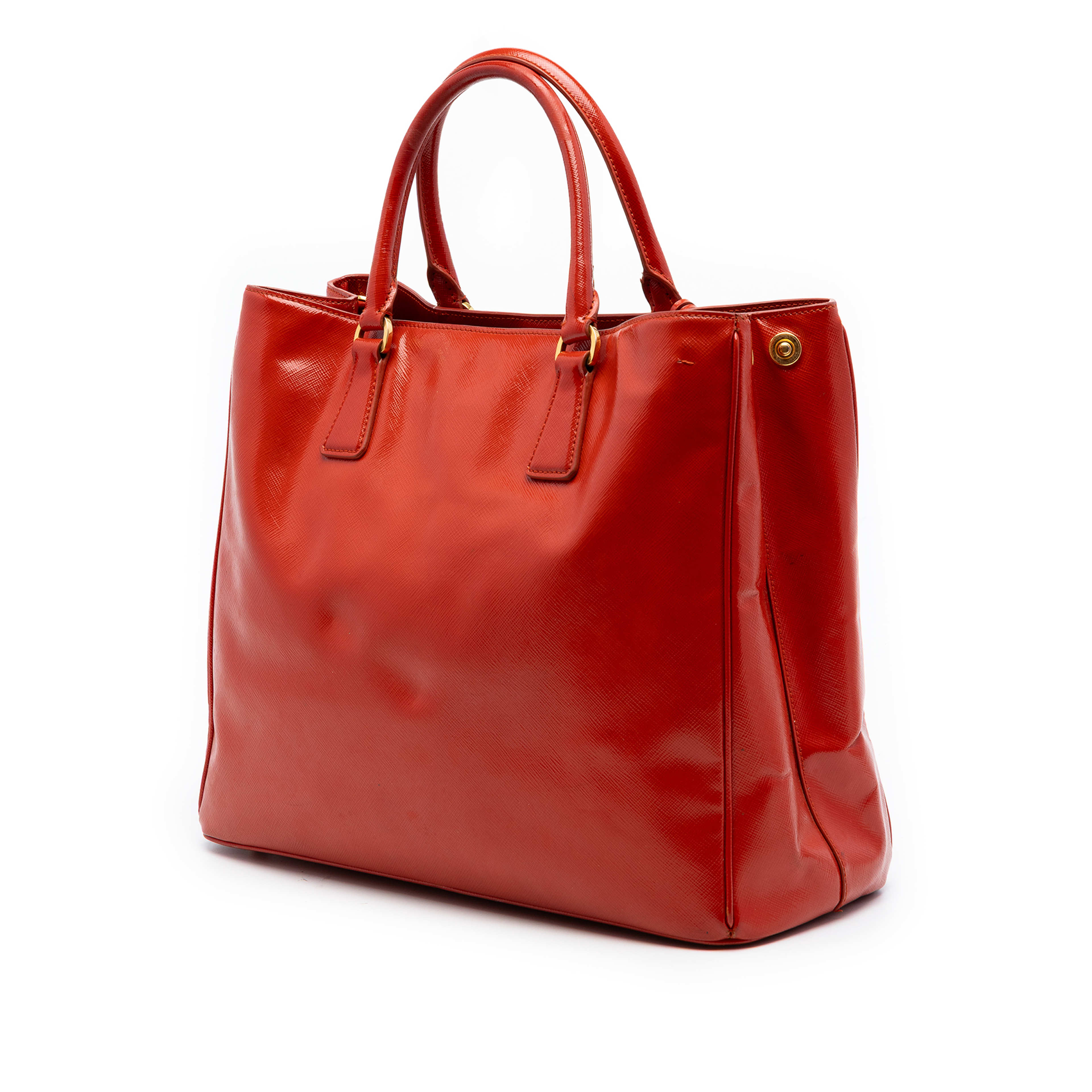 Prada Large Saffiano Vernice Galleria Satchel, från Luxclusif, i färgen orange. Klicka för att öppna bilden i stort format