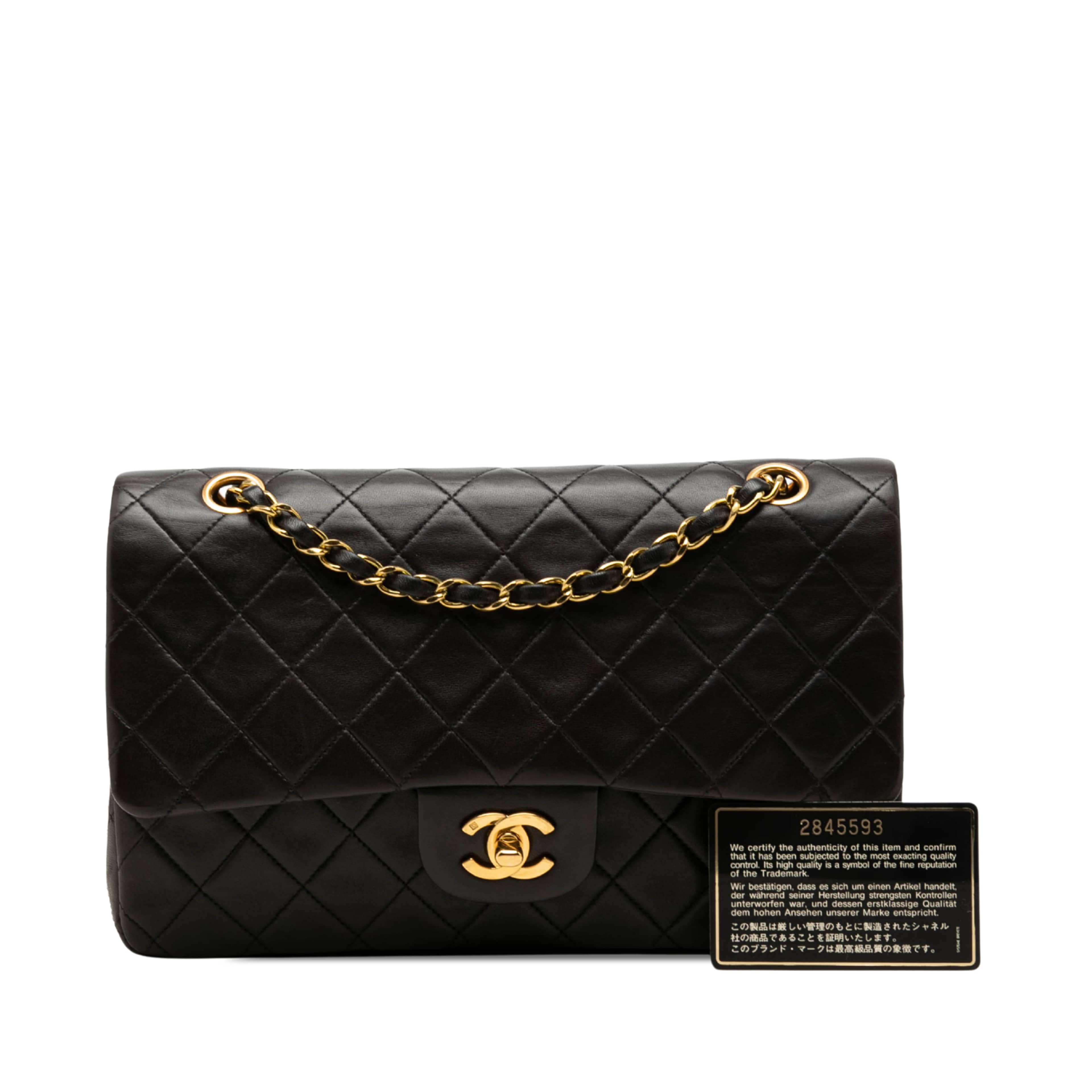 Chanel Medium Classic Lambskin Double Flap, från Luxclusif, i färgen svart. Klicka för att öppna bilden i stort format