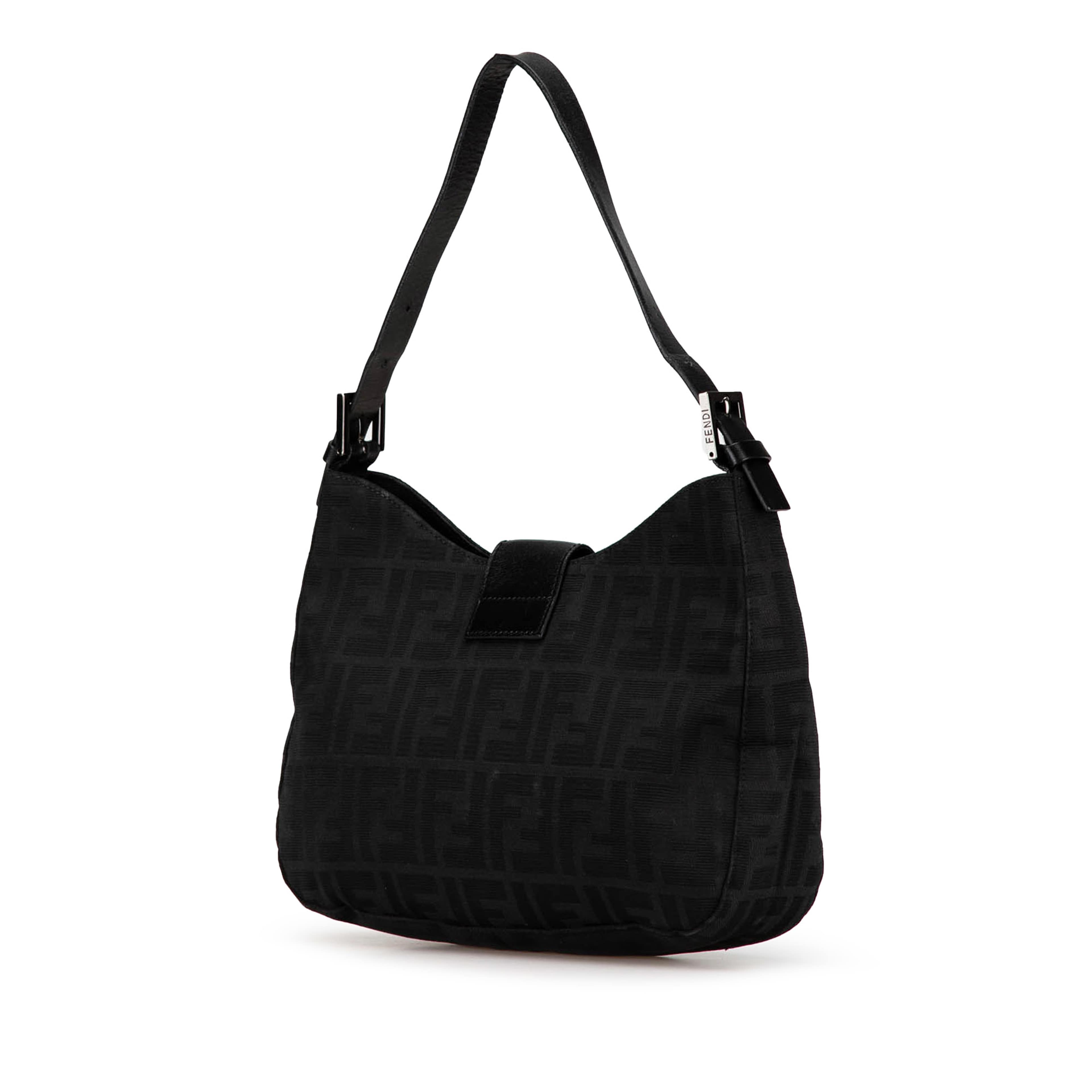 Fendi Zucca Canvas Shoulder Bag, från Luxclusif, i färgen black. Klicka för att öppna bilden i stort format