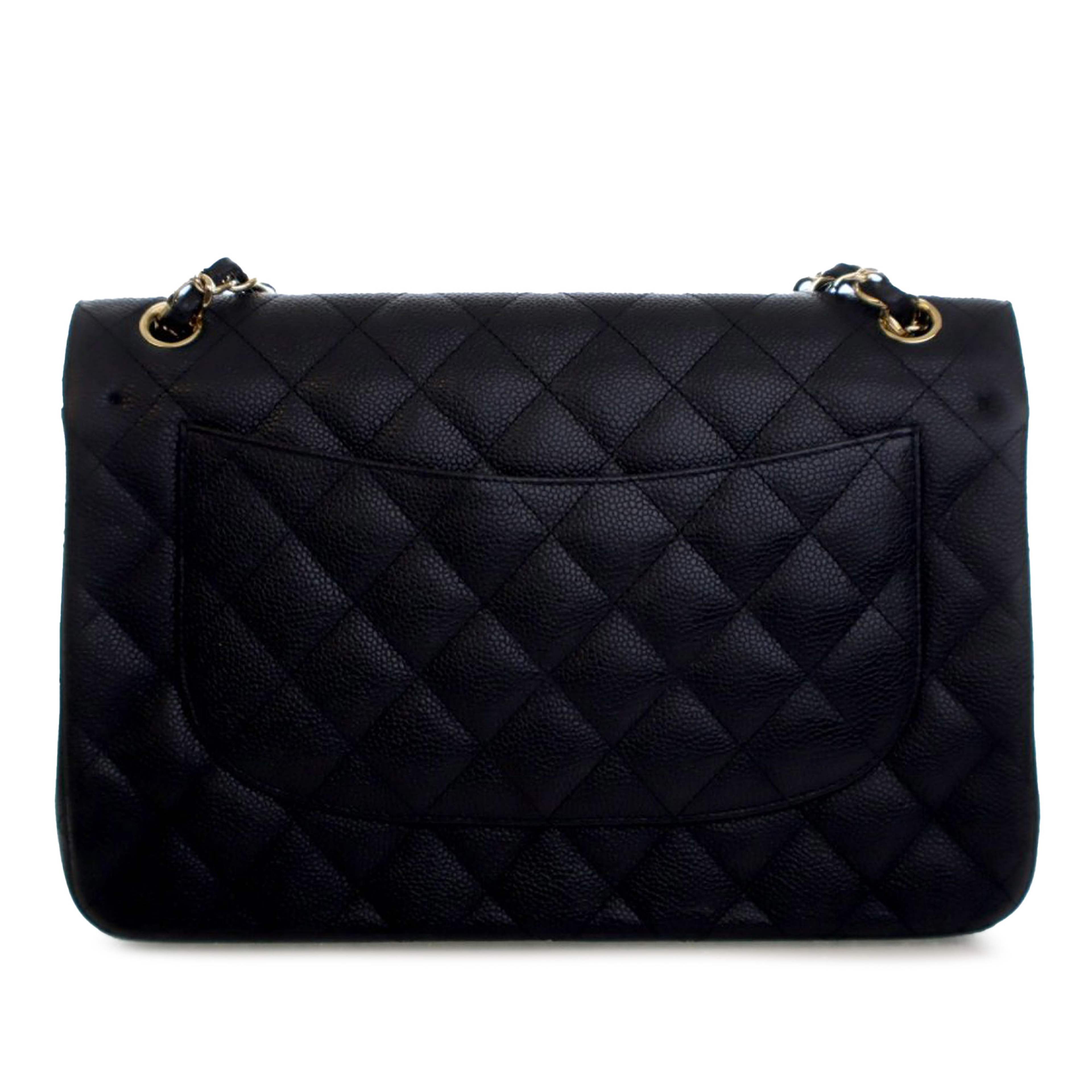 Chanel Jumbo Classic Caviar Double Flap, från Luxclusif, i färgen black. Klicka för att öppna bilden i stort format