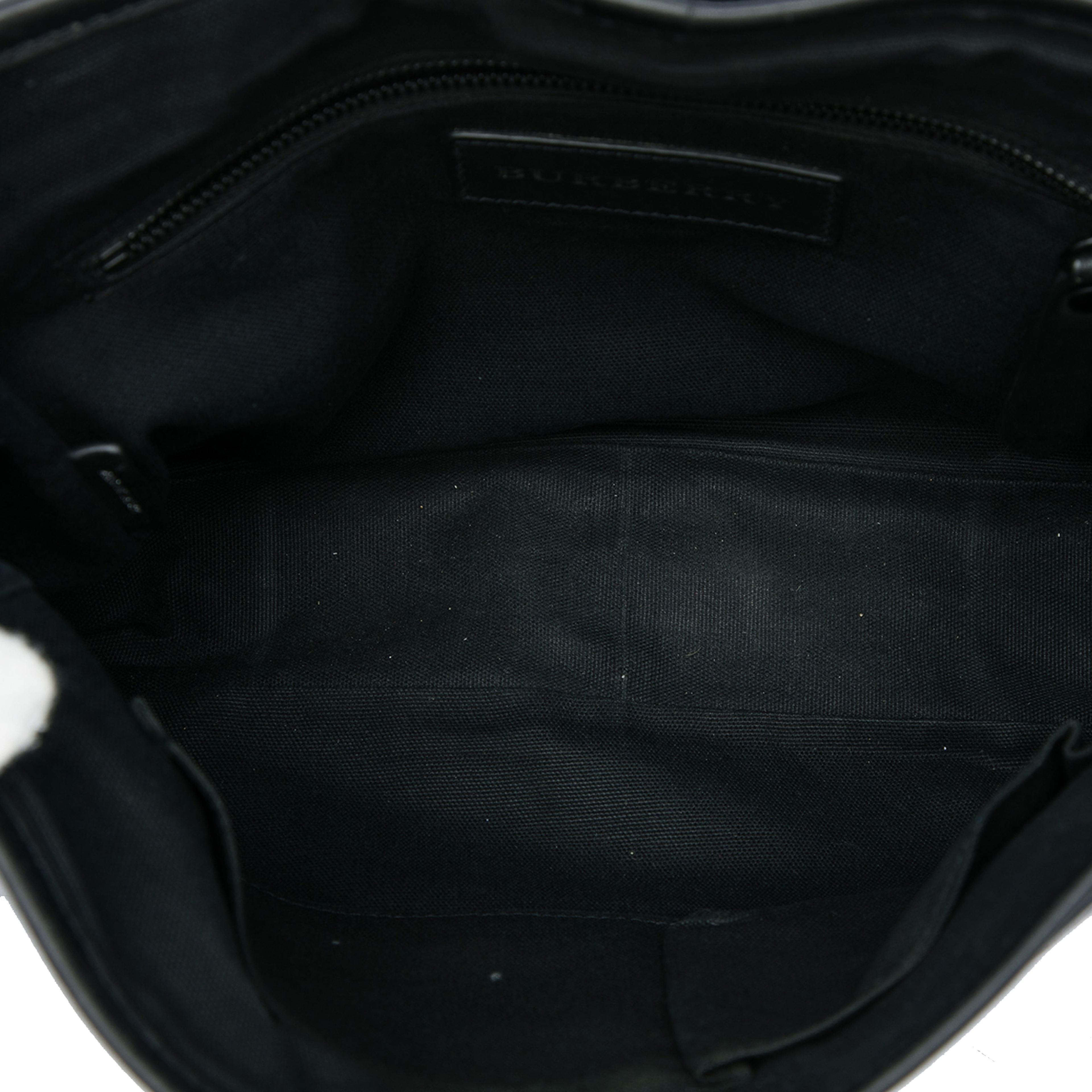 Burberry Smoke Check Coated Canvas Crossbody, från Luxclusif, i färgen brun. Klicka för att öppna bilden i stort format