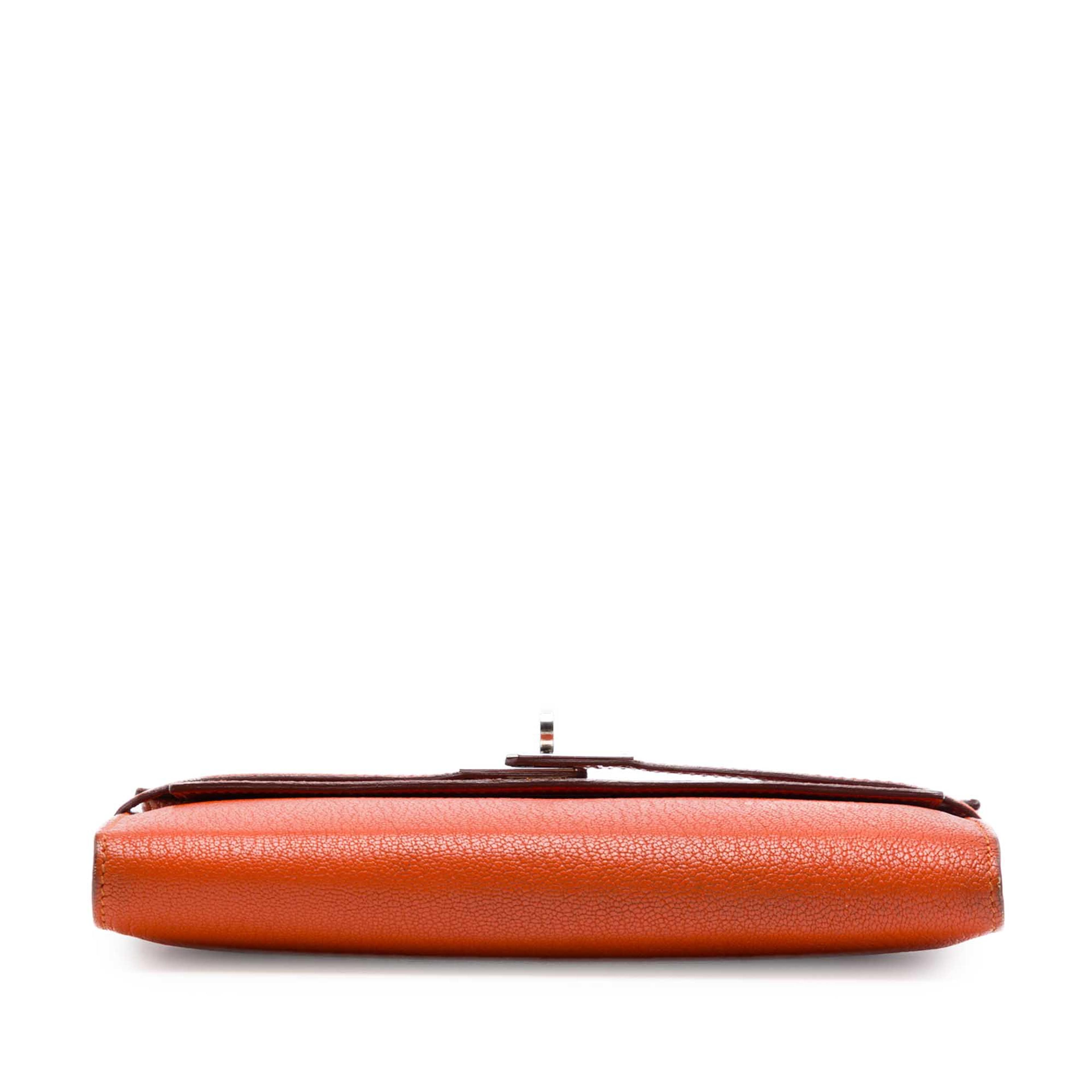 Hermès Chevre Mysore Kelly Longue Wallet, från Luxclusif, i färgen orange. Klicka för att öppna bilden i stort format