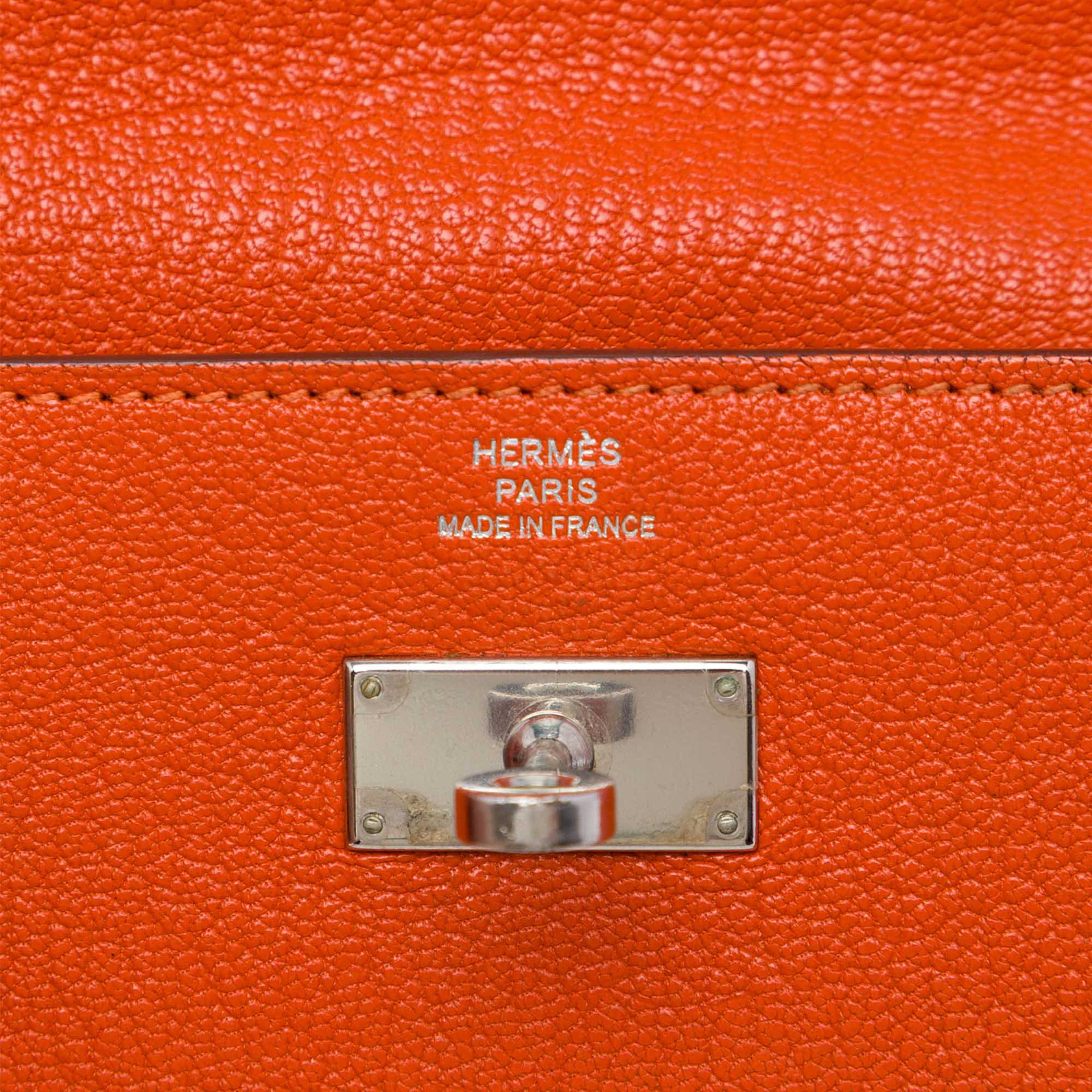 Hermès Chevre Mysore Kelly Longue Wallet, från Luxclusif, i färgen orange. Klicka för att öppna bilden i stort format