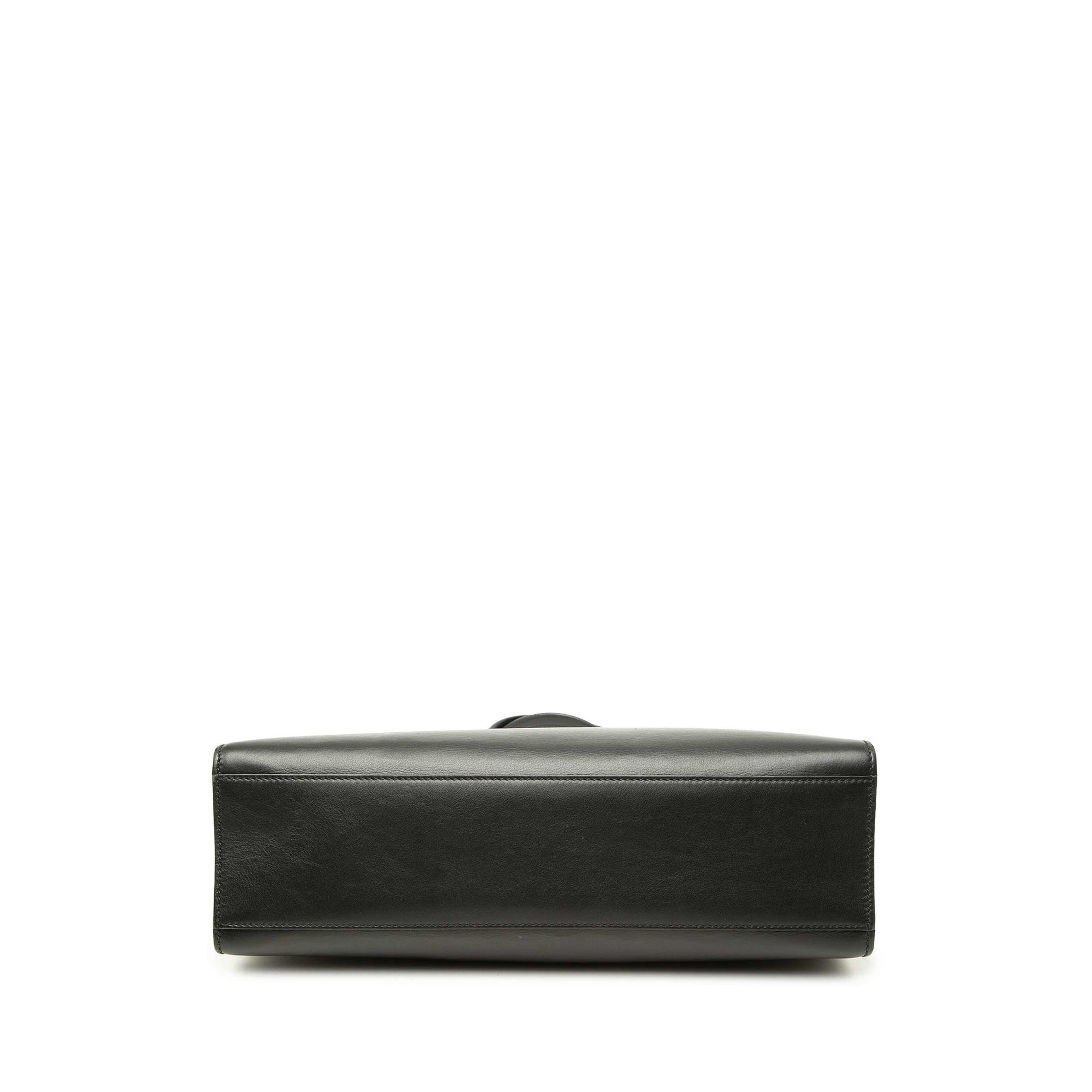 Gucci Gg Marmont Calfskin Ribbon Tote, från Luxclusif, i färgen svart. Klicka för att öppna bilden i stort format