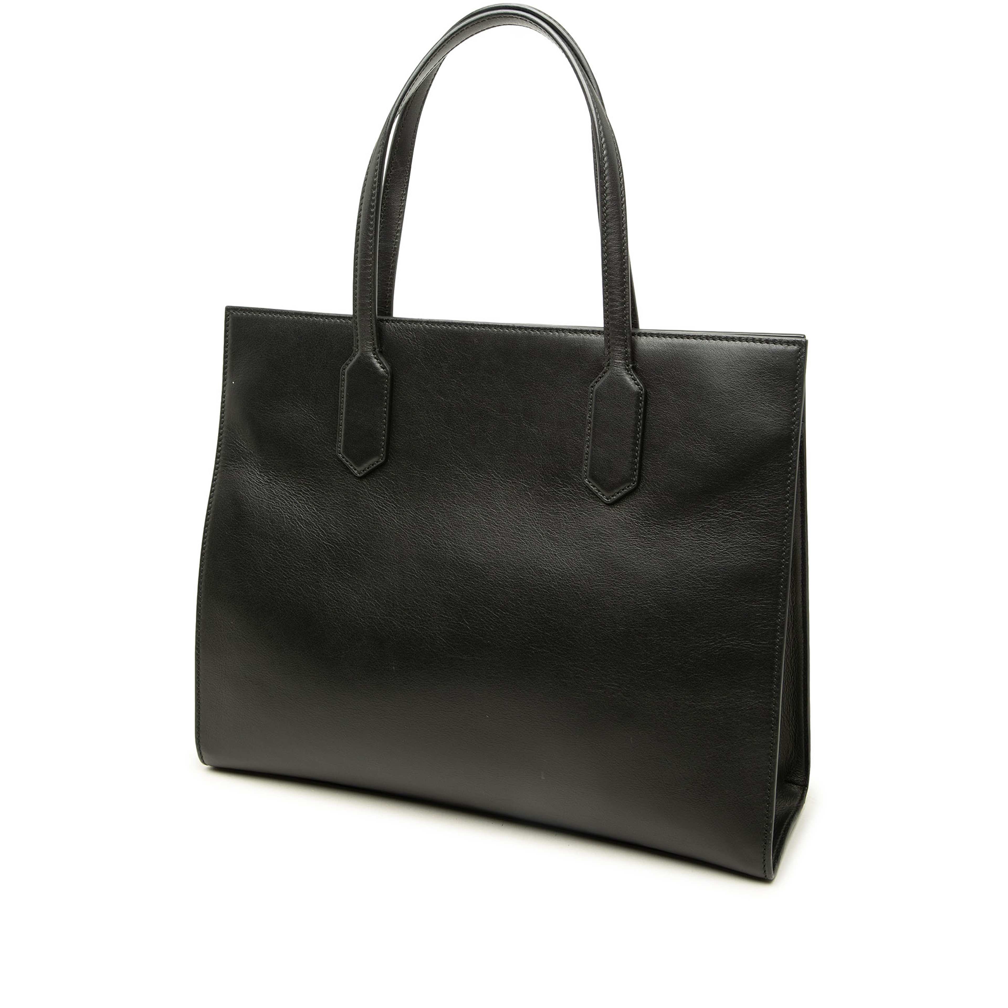 Gucci Gg Marmont Calfskin Ribbon Tote, från Luxclusif, i färgen svart. Klicka för att öppna bilden i stort format
