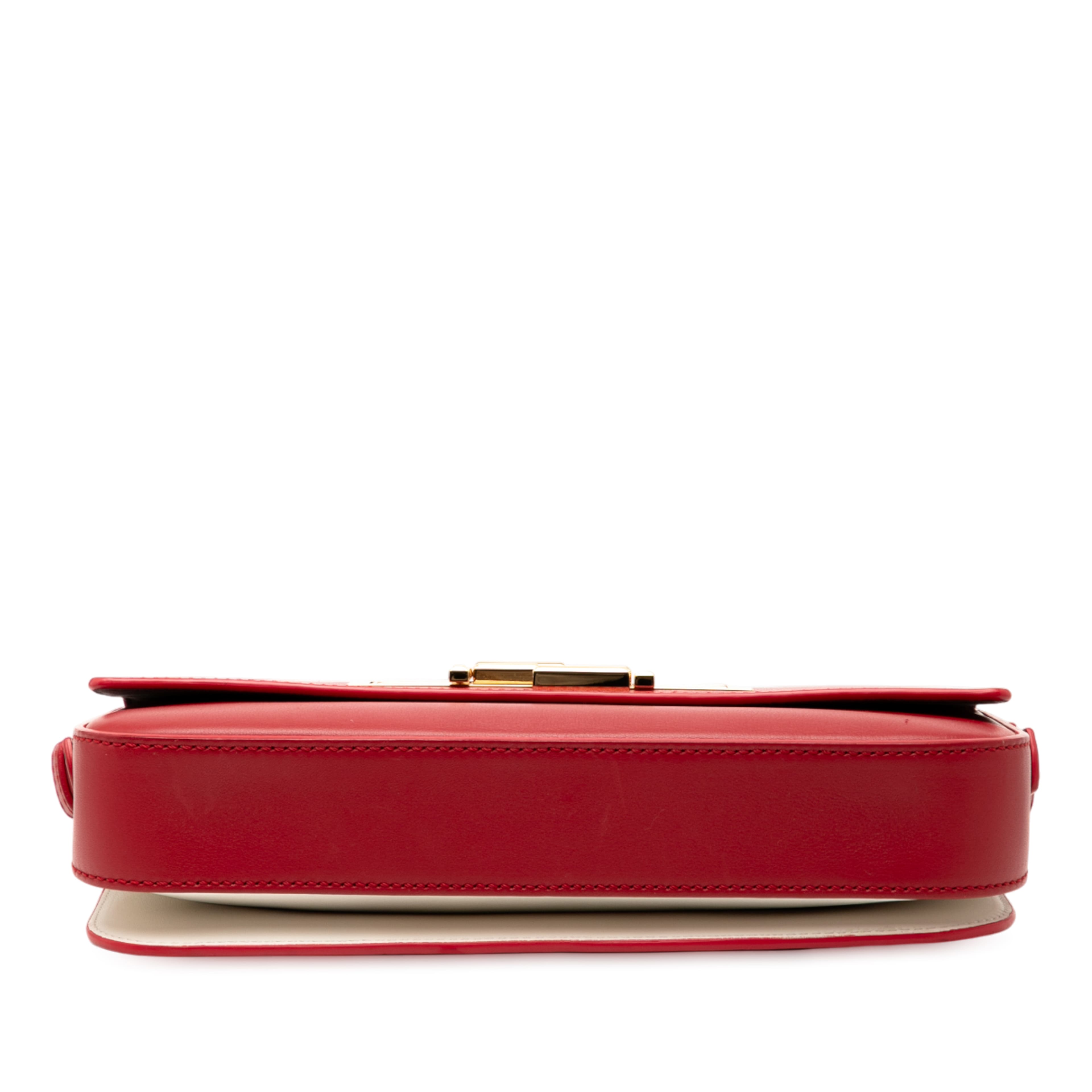 Fendi Leather 3baguette Shoulder Bag, från Luxclusif, i färgen red. Klicka för att öppna bilden i stort format