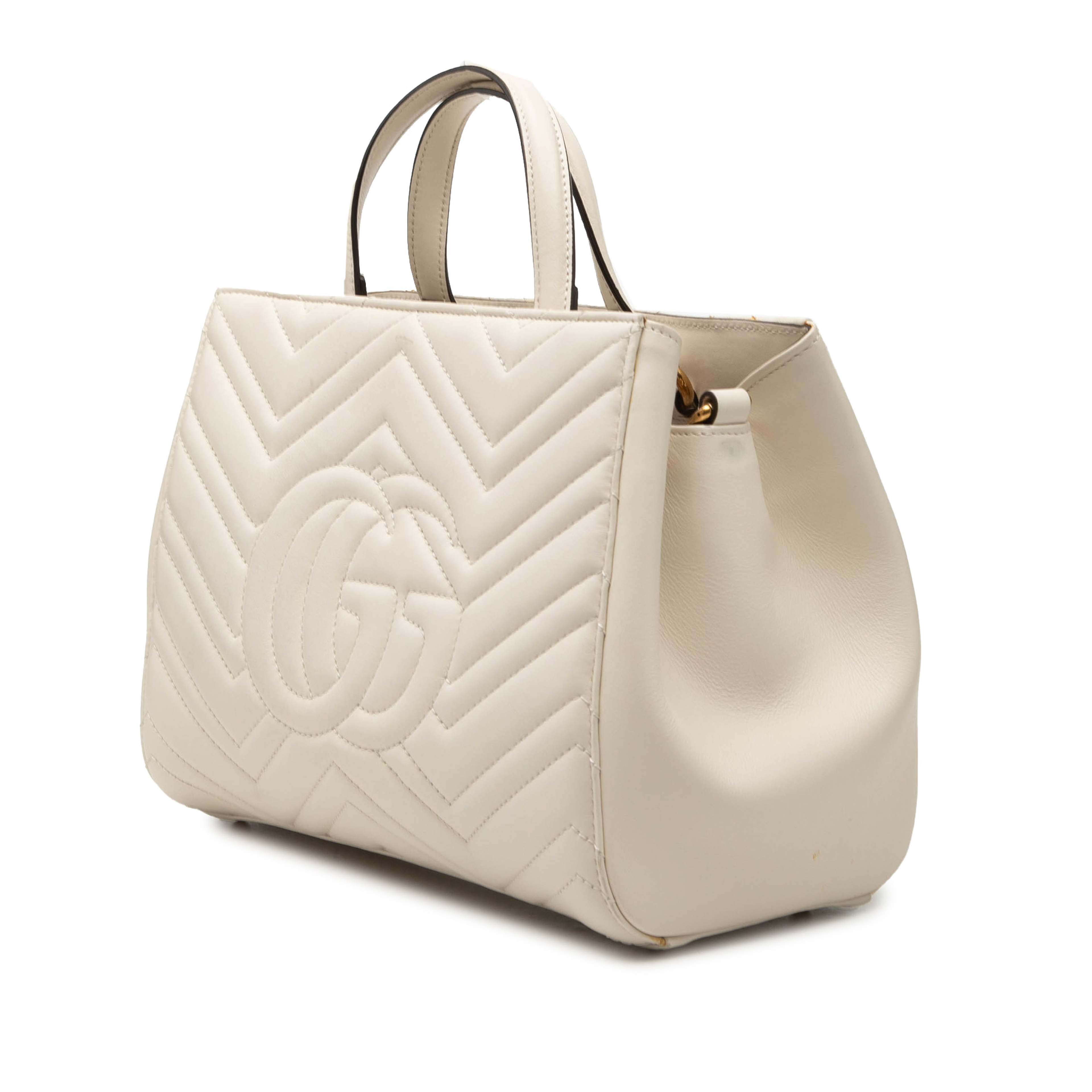 Gucci Small Gg Marmont Matelasse Calfskin Satchel, från Luxclusif, i färgen vit. Klicka för att öppna bilden i stort format