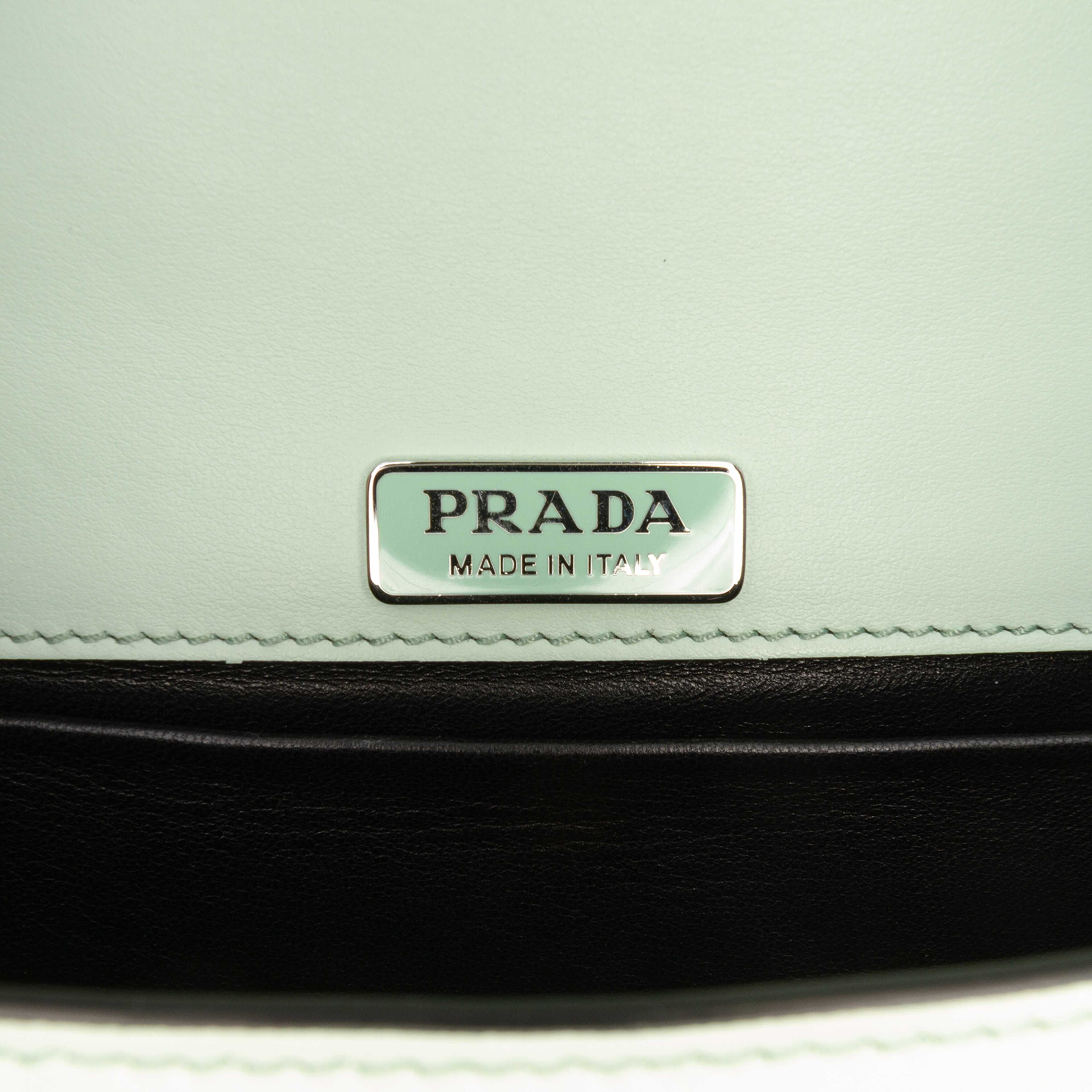 Prada Spazzolato Soft Calfskin Cahier Crossbody, från Luxclusif, i färgen mint. Klicka för att öppna bilden i stort format