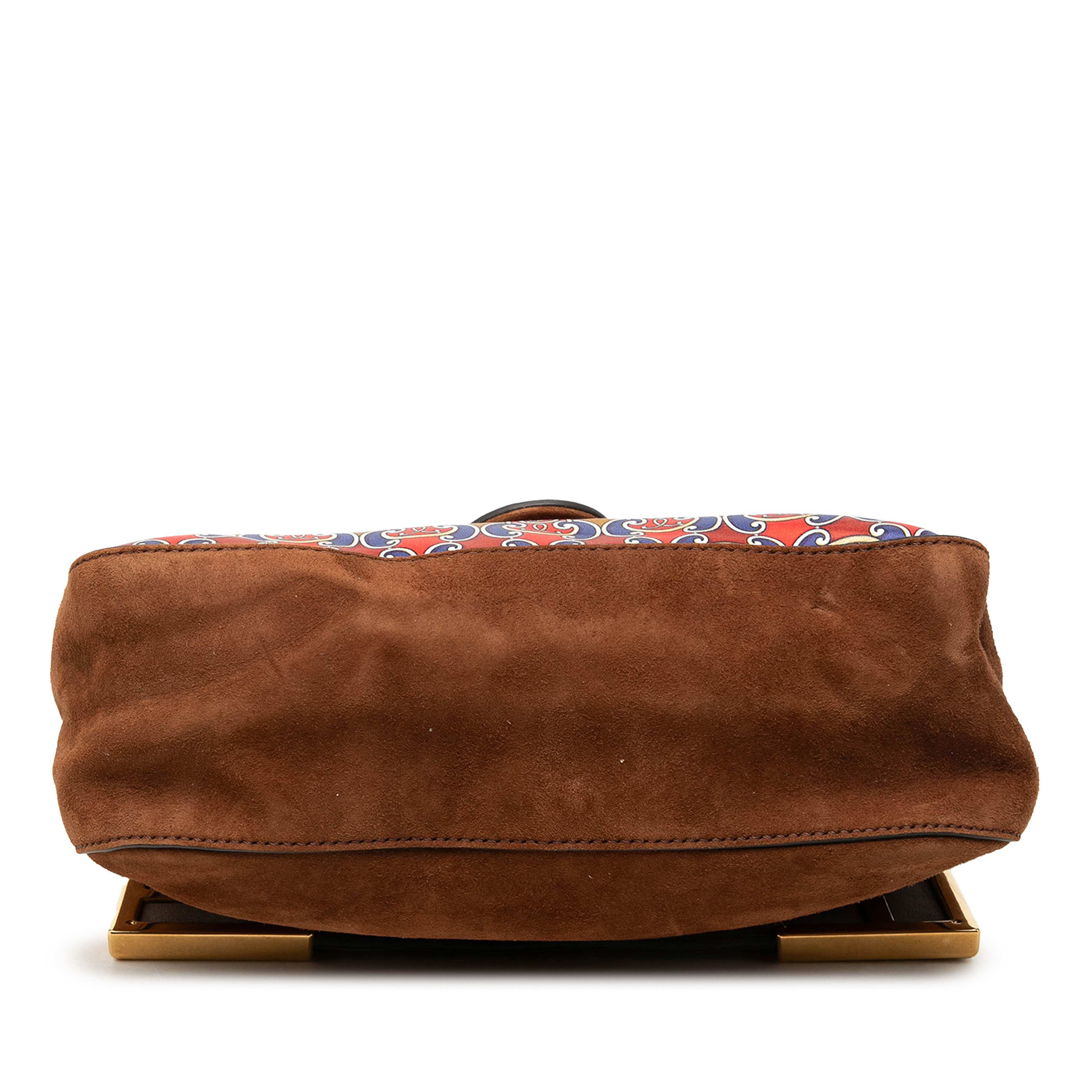 Fendi Printed Satin And Suede Double F Baguette Satchel, från Luxclusif, i färgen brun. Klicka för att öppna bilden i stort format