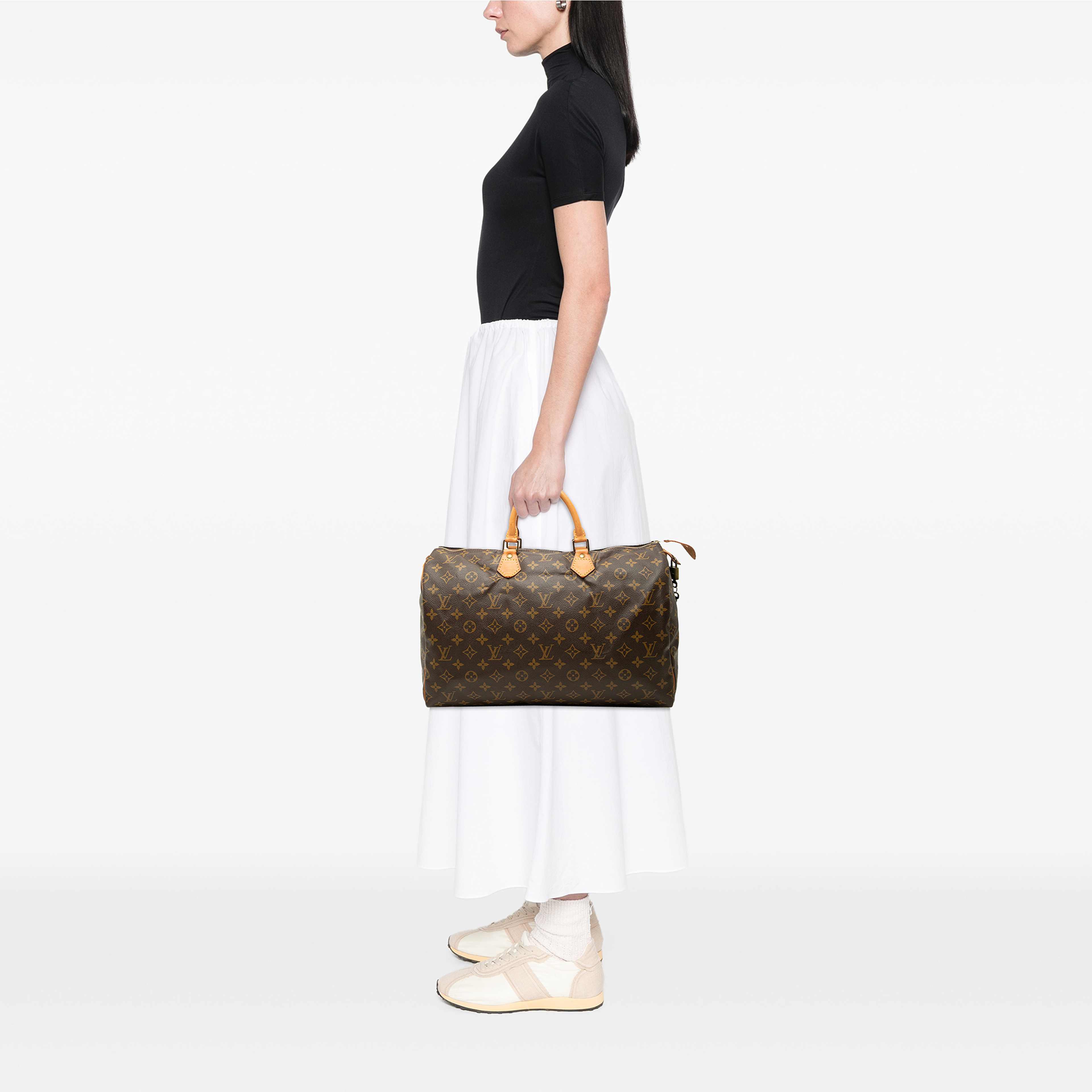 Louis Vuitton Monogram Speedy 40, från Luxclusif, i färgen brun. Klicka för att öppna bilden i stort format