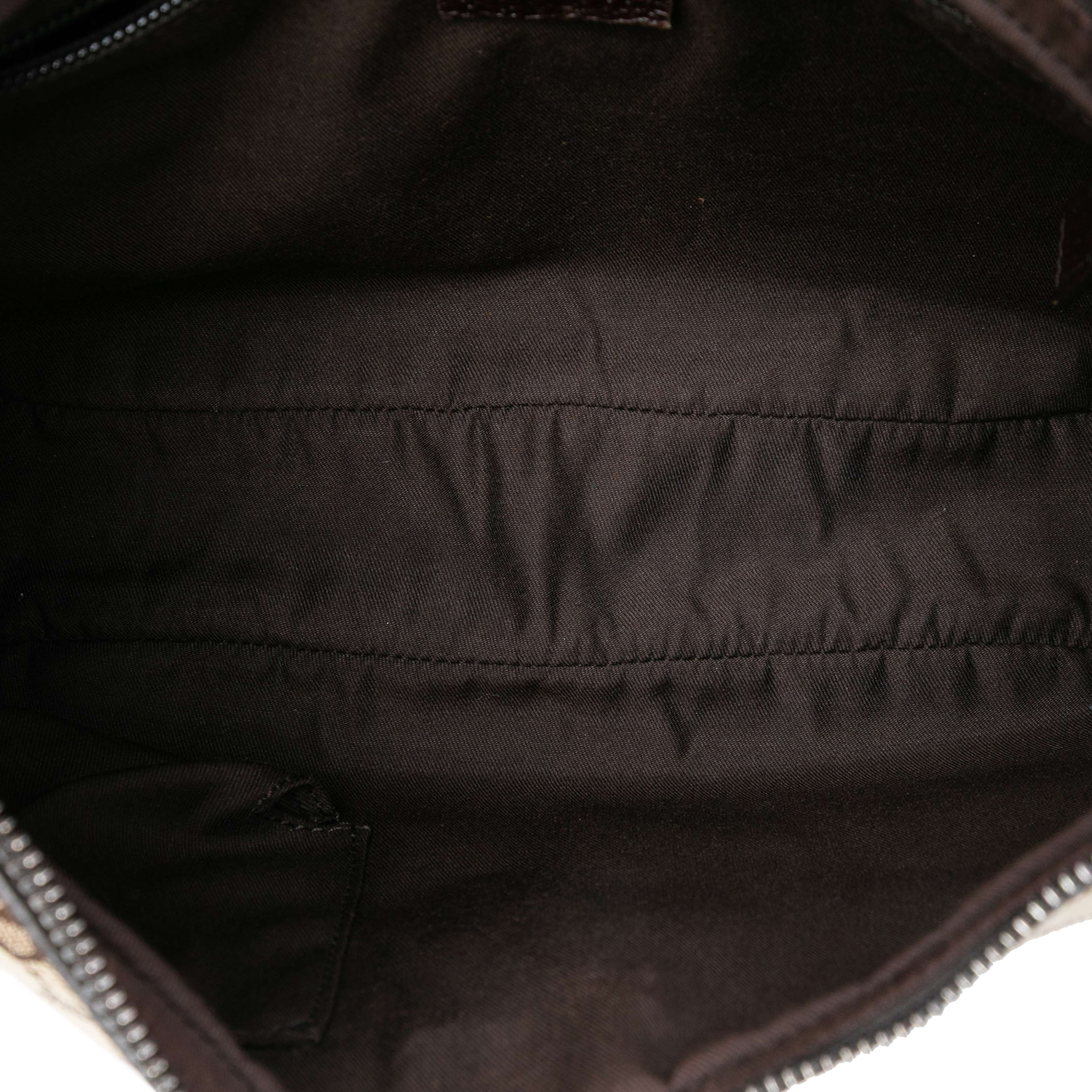 Gucci Gg Canvas Crossbody, från Luxclusif, i färgen beige. Klicka för att öppna bilden i stort format