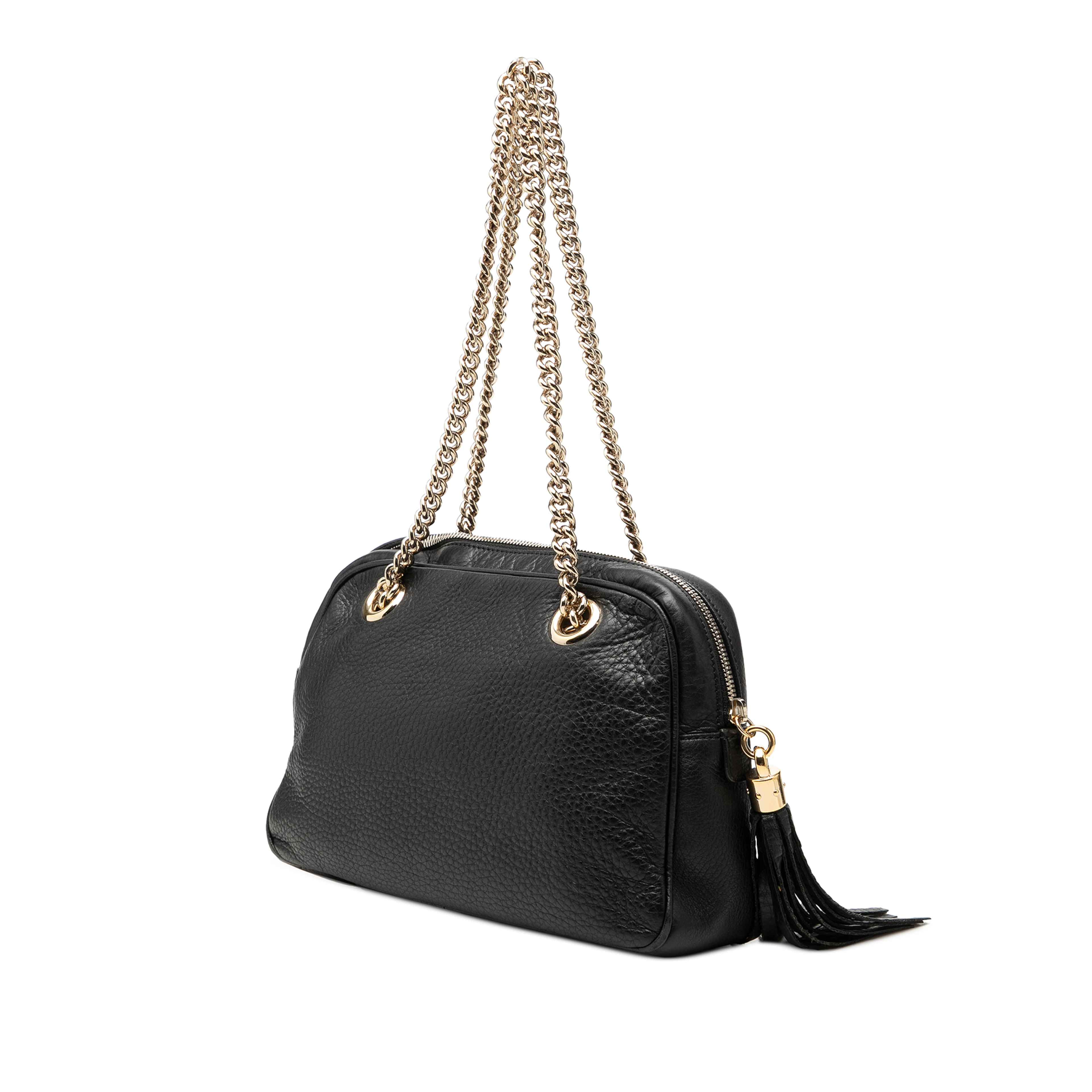 Gucci Pebbled Leather Soho Chain Zip Shoulder Bag, från Luxclusif, i färgen black. Klicka för att öppna bilden i stort format