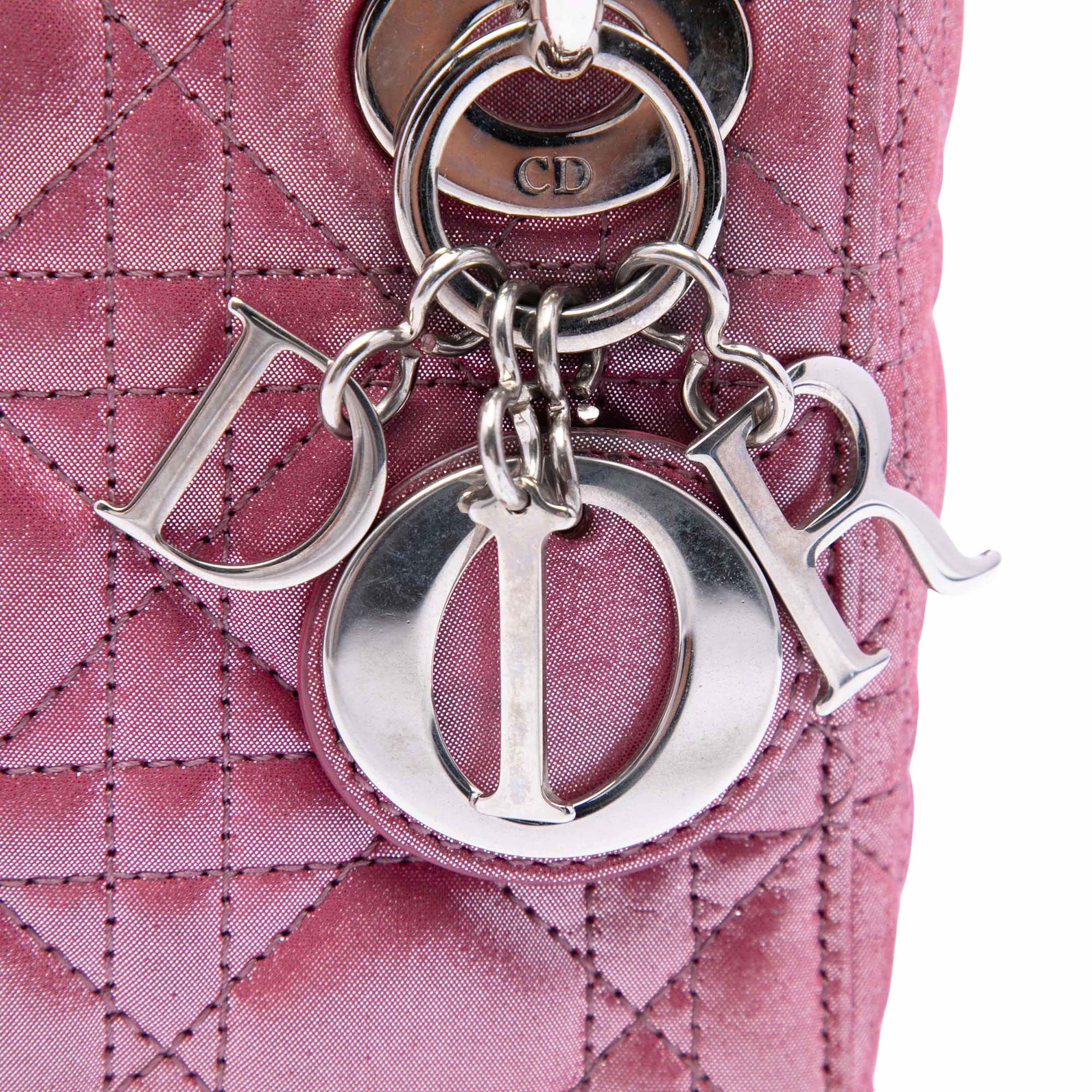 Dior Mini Iridescent Lambskin Cannage Lady Dior, från Luxclusif, i färgen rosa. Klicka för att öppna bilden i stort format
