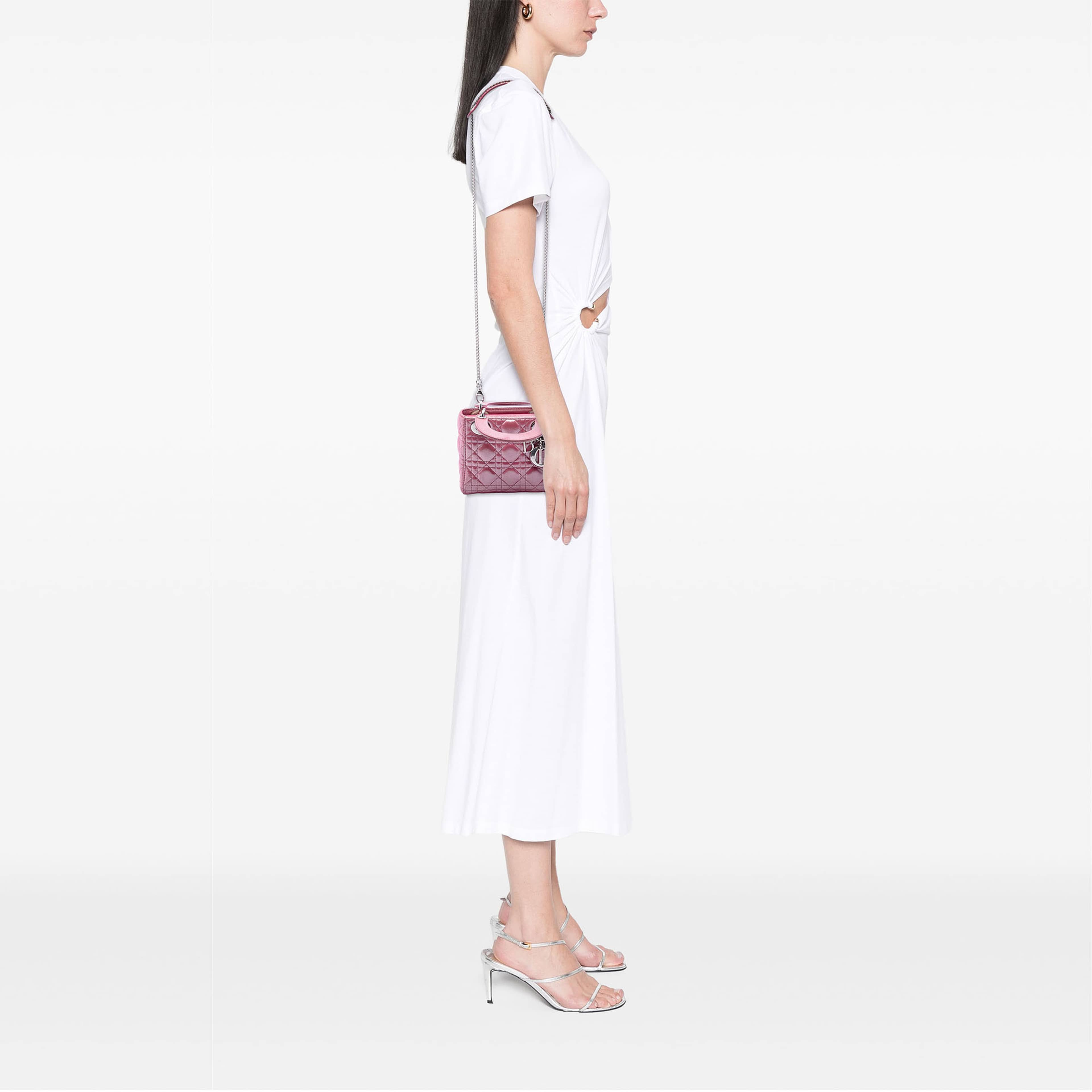Dior Mini Iridescent Lambskin Cannage Lady Dior, från Luxclusif, i färgen rosa. Klicka för att öppna bilden i stort format