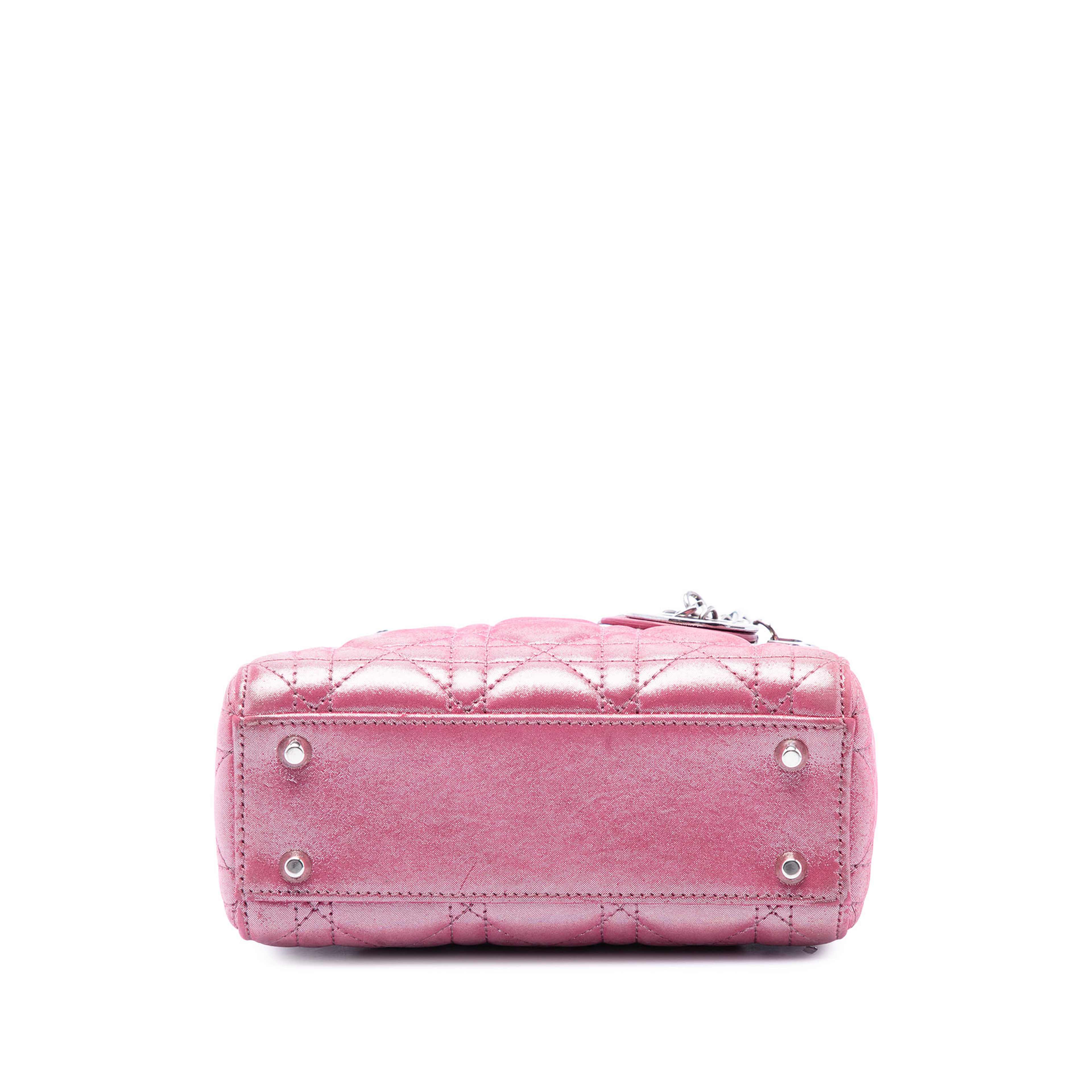 Dior Mini Iridescent Lambskin Cannage Lady Dior, från Luxclusif, i färgen rosa. Klicka för att öppna bilden i stort format