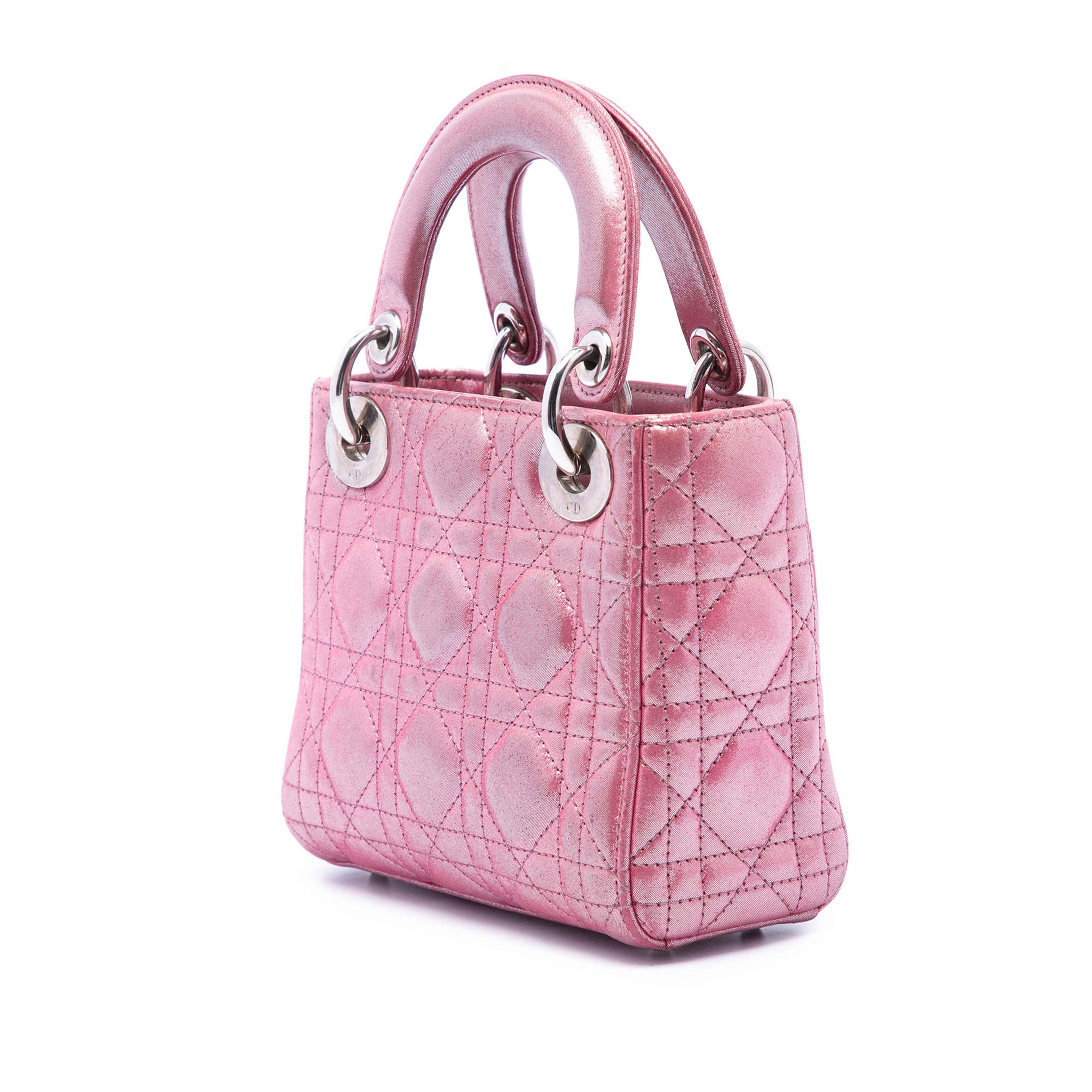 Dior Mini Iridescent Lambskin Cannage Lady Dior, från Luxclusif, i färgen rosa. Klicka för att öppna bilden i stort format