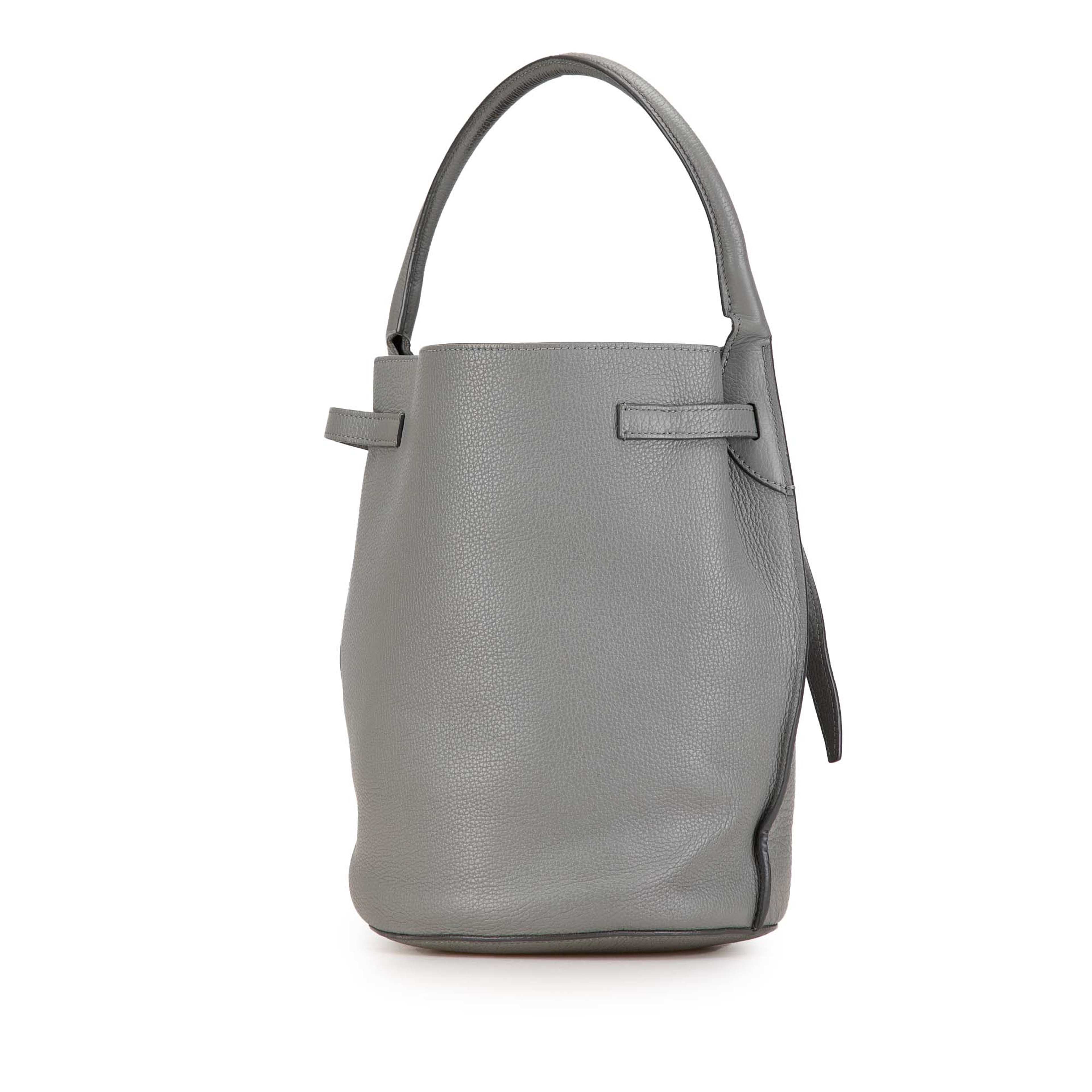 Celine Leather Big Bag Bucket, från Luxclusif, i färgen beige. Klicka för att öppna bilden i stort format