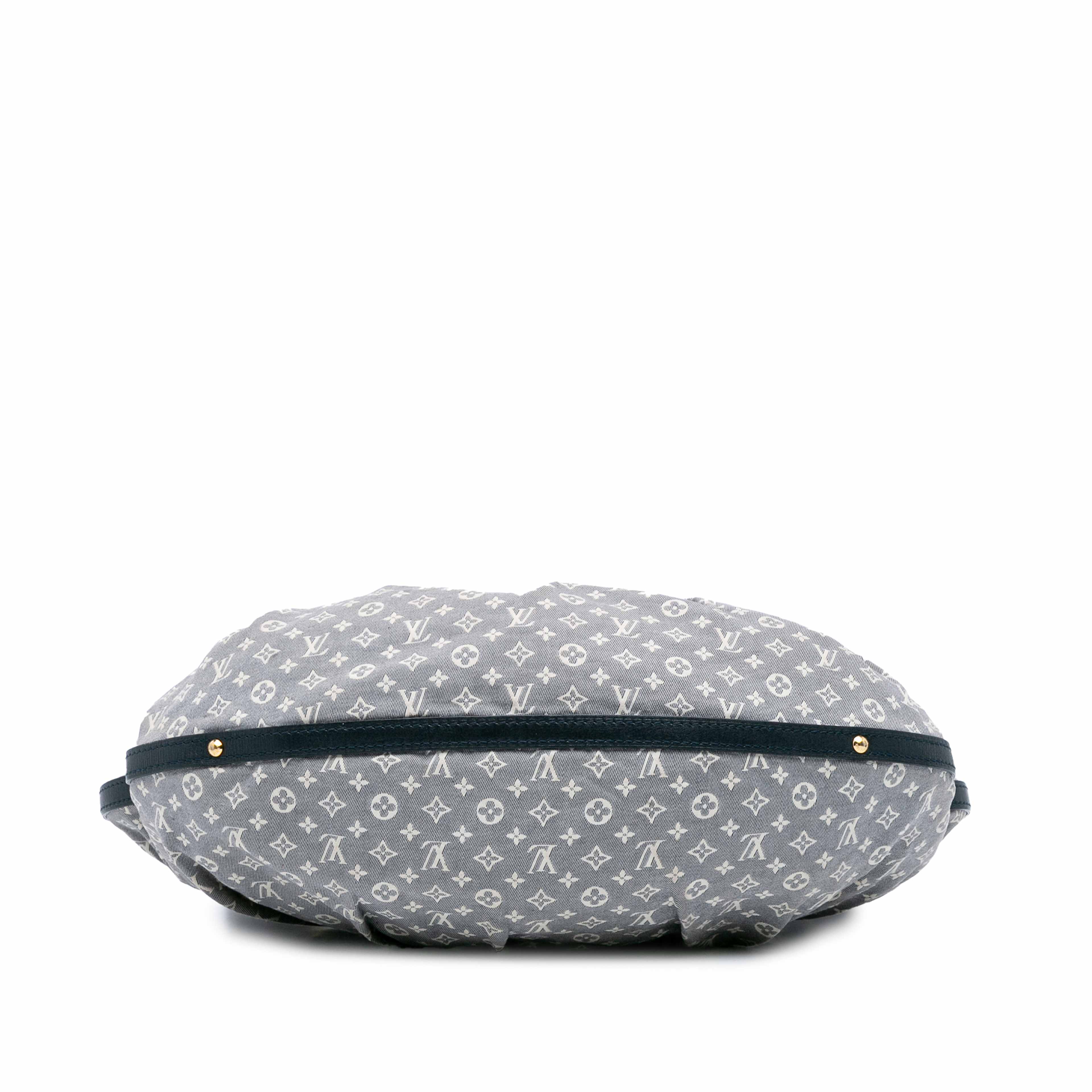 Louis Vuitton Monogram Idylle Rhapsodie Mm, från Luxclusif, i färgen gray. Klicka för att öppna bilden i stort format