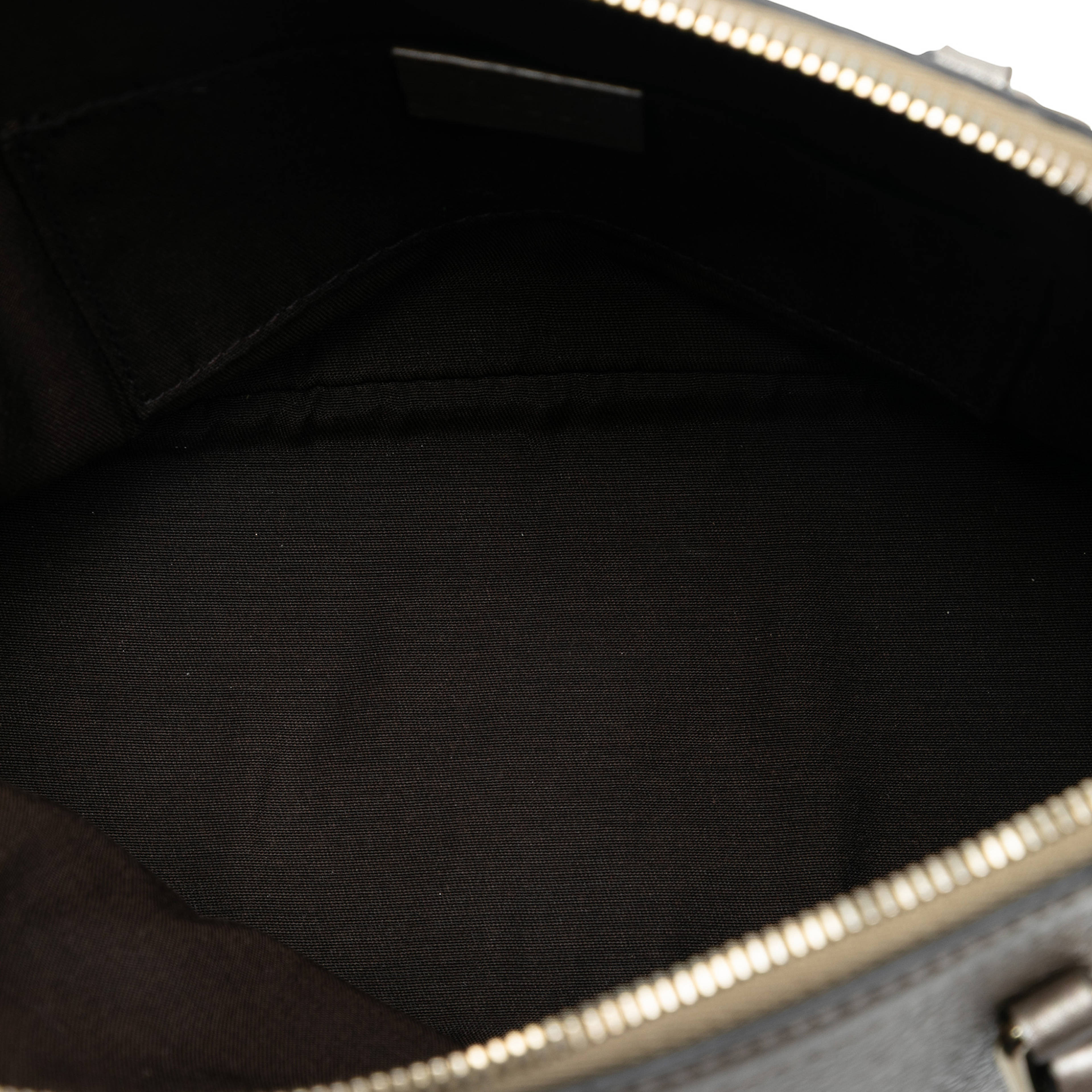 Gucci Mini Leather Dome Satchel, från Luxclusif, i färgen light gold. Klicka för att öppna bilden i stort format