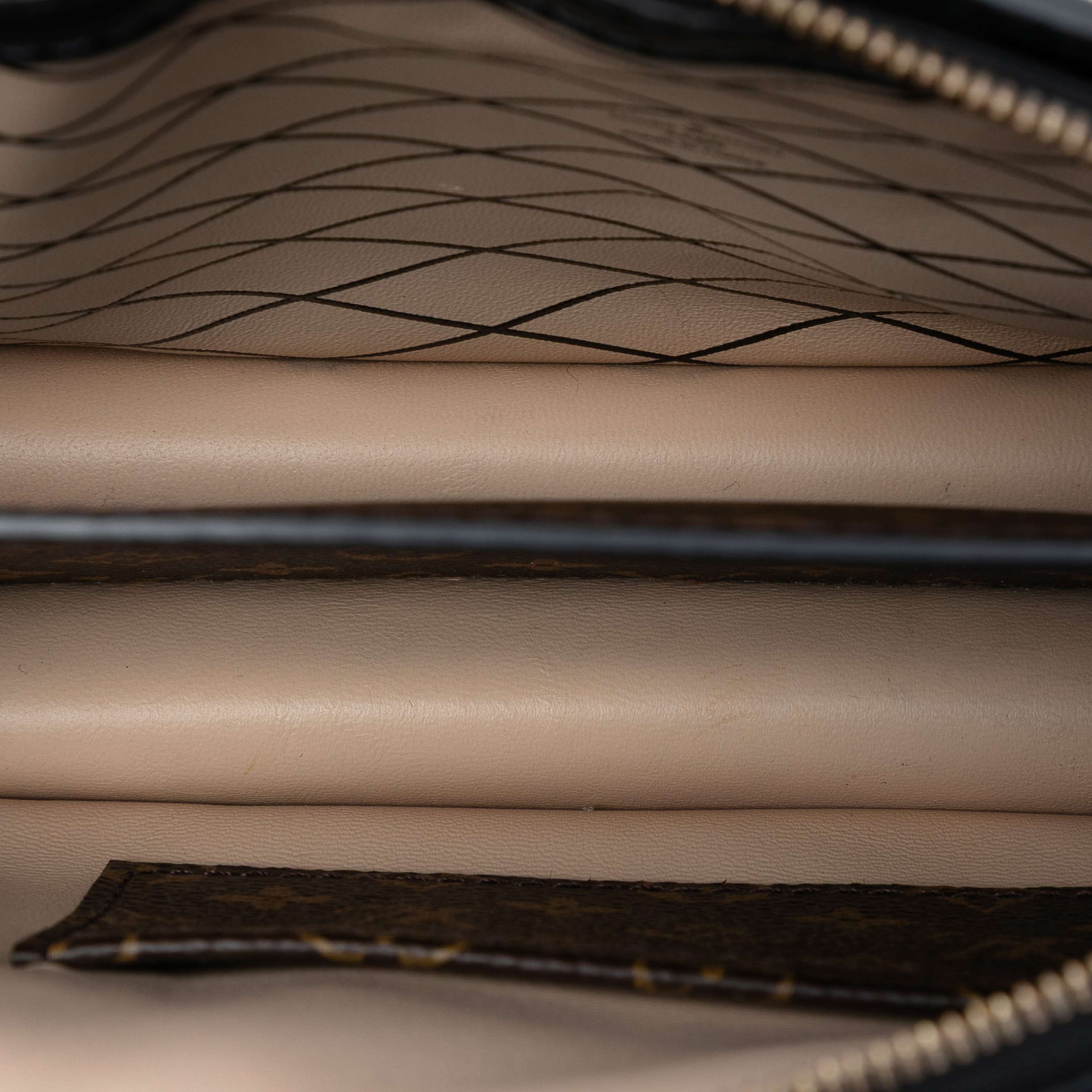 Louis Vuitton Monogram Reverse Trunk Clutch, från Luxclusif, i färgen brown. Klicka för att öppna bilden i stort format