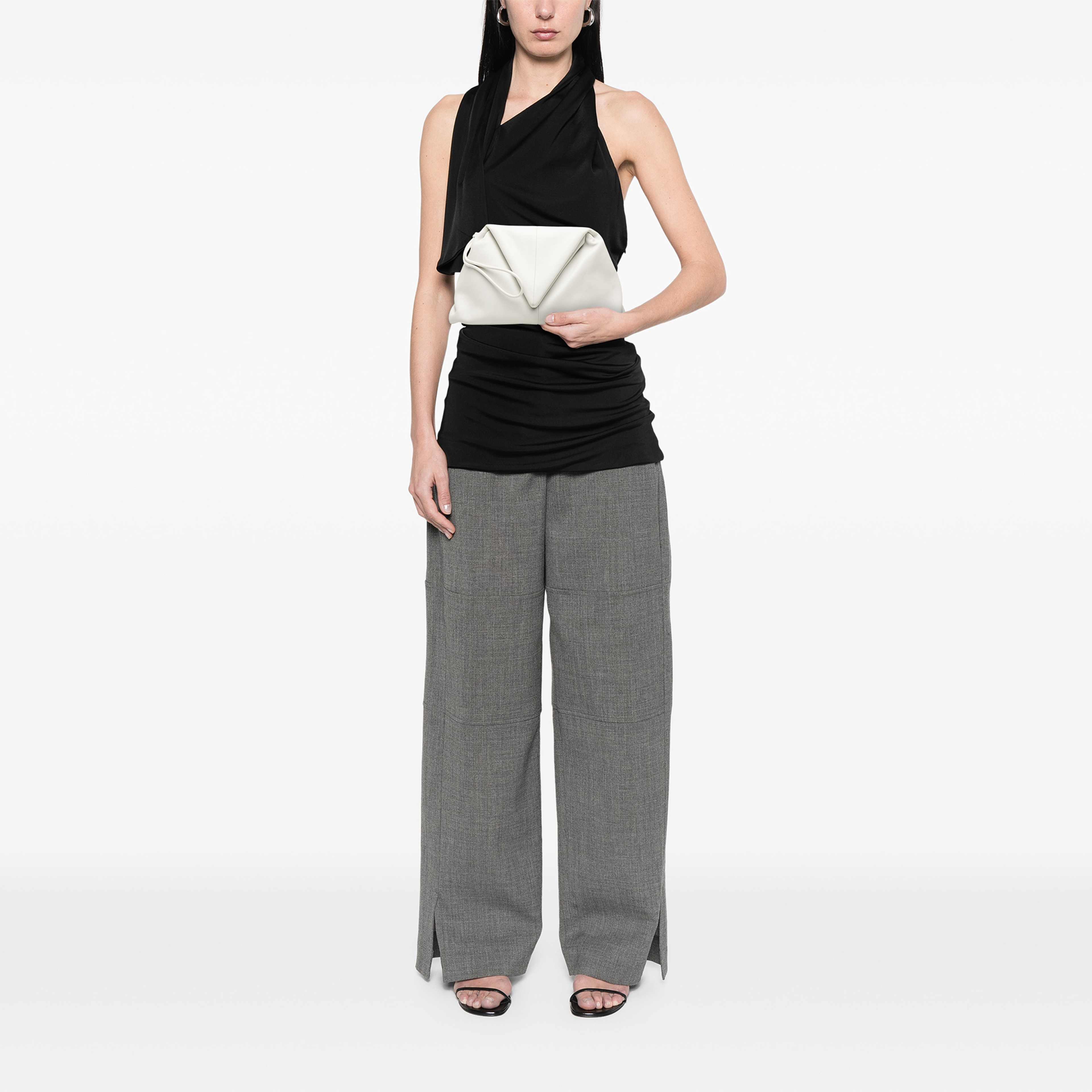 Bottega Veneta Leather Bv Trine Angular Clutch, från Luxclusif, i färgen vit. Klicka för att öppna bilden i stort format