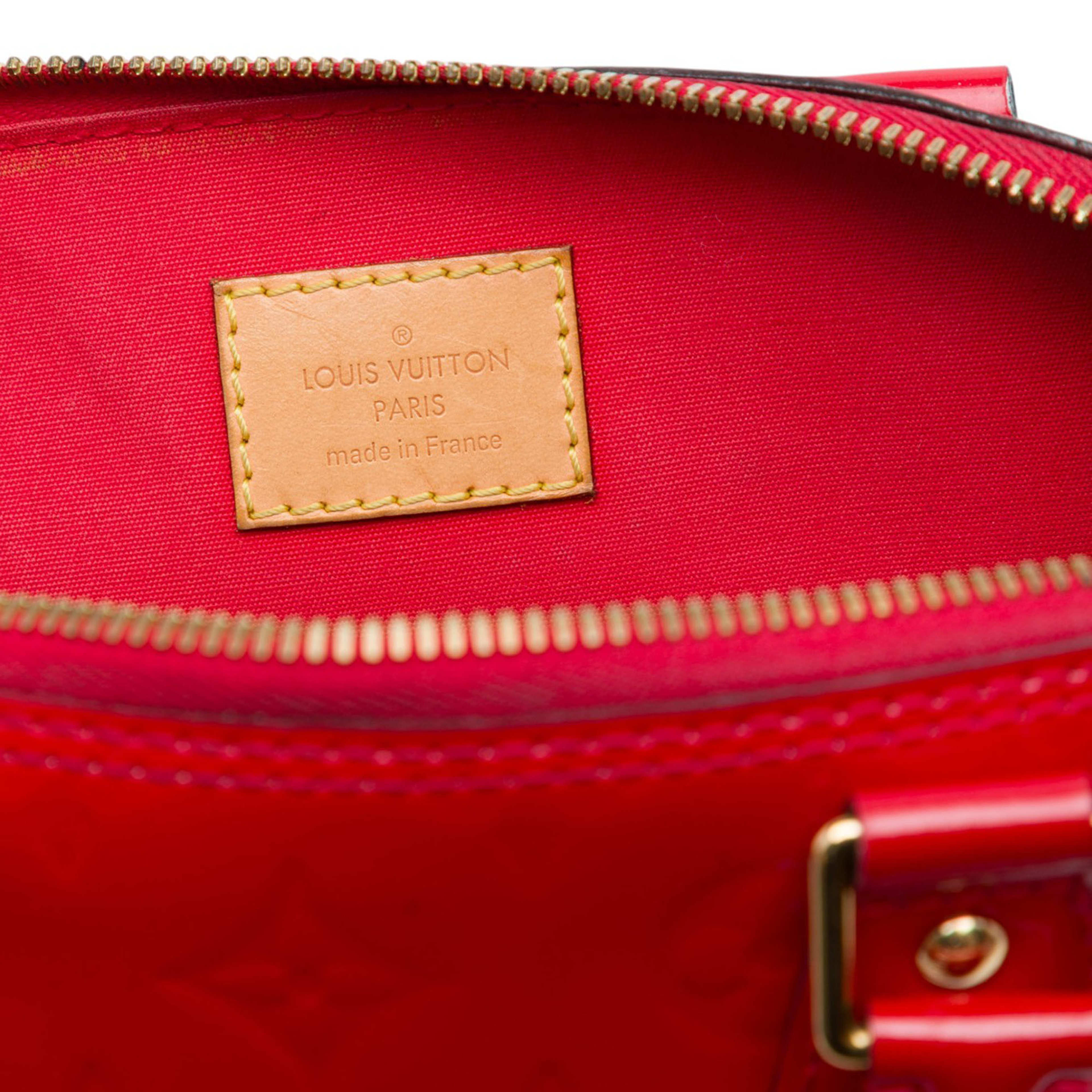 Louis Vuitton Monogram Vernis Alma Pm, från Luxclusif, i färgen röd. Klicka för att öppna bilden i stort format