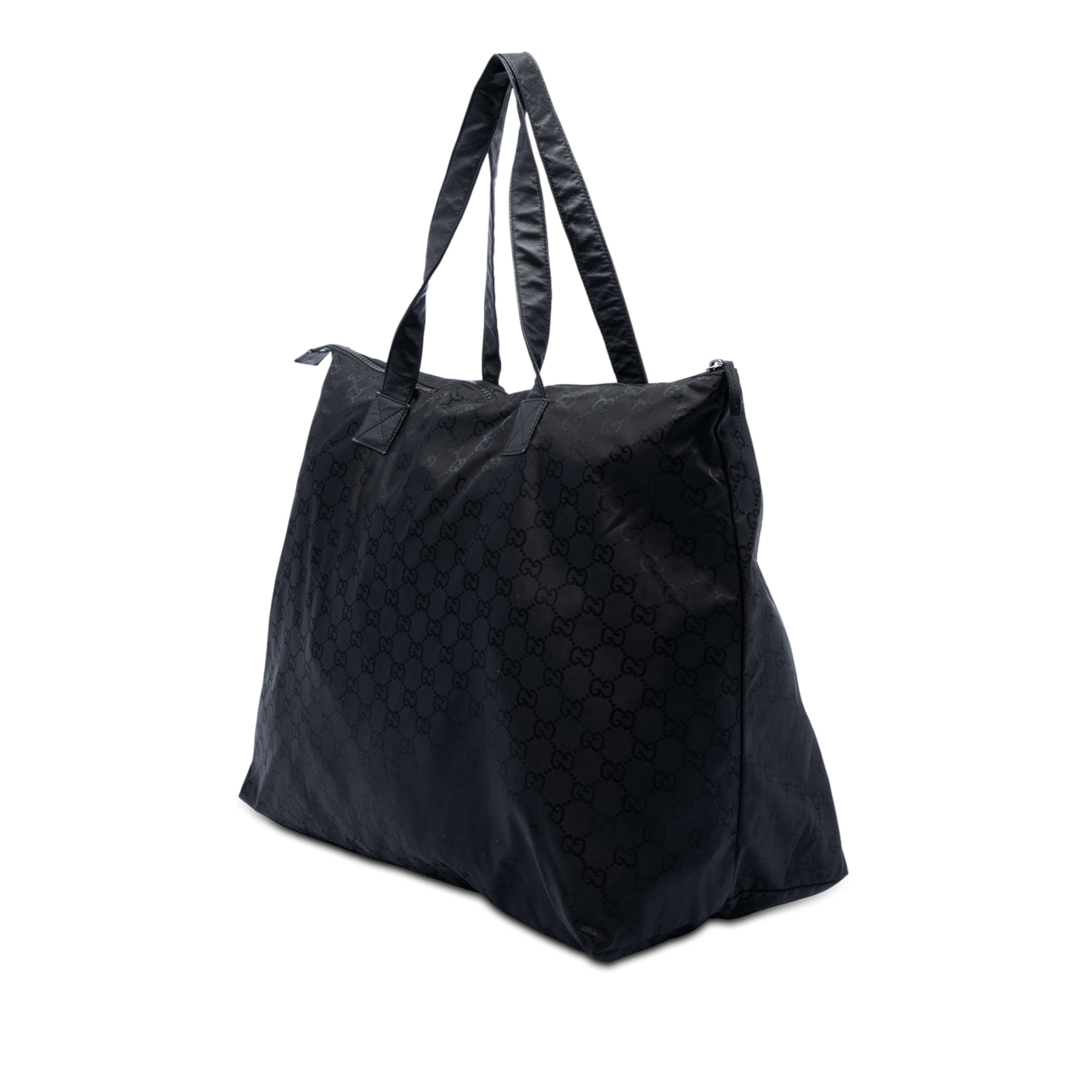 Gucci Gg Nylon Travel Bag, från Luxclusif, i färgen black. Klicka för att öppna bilden i stort format