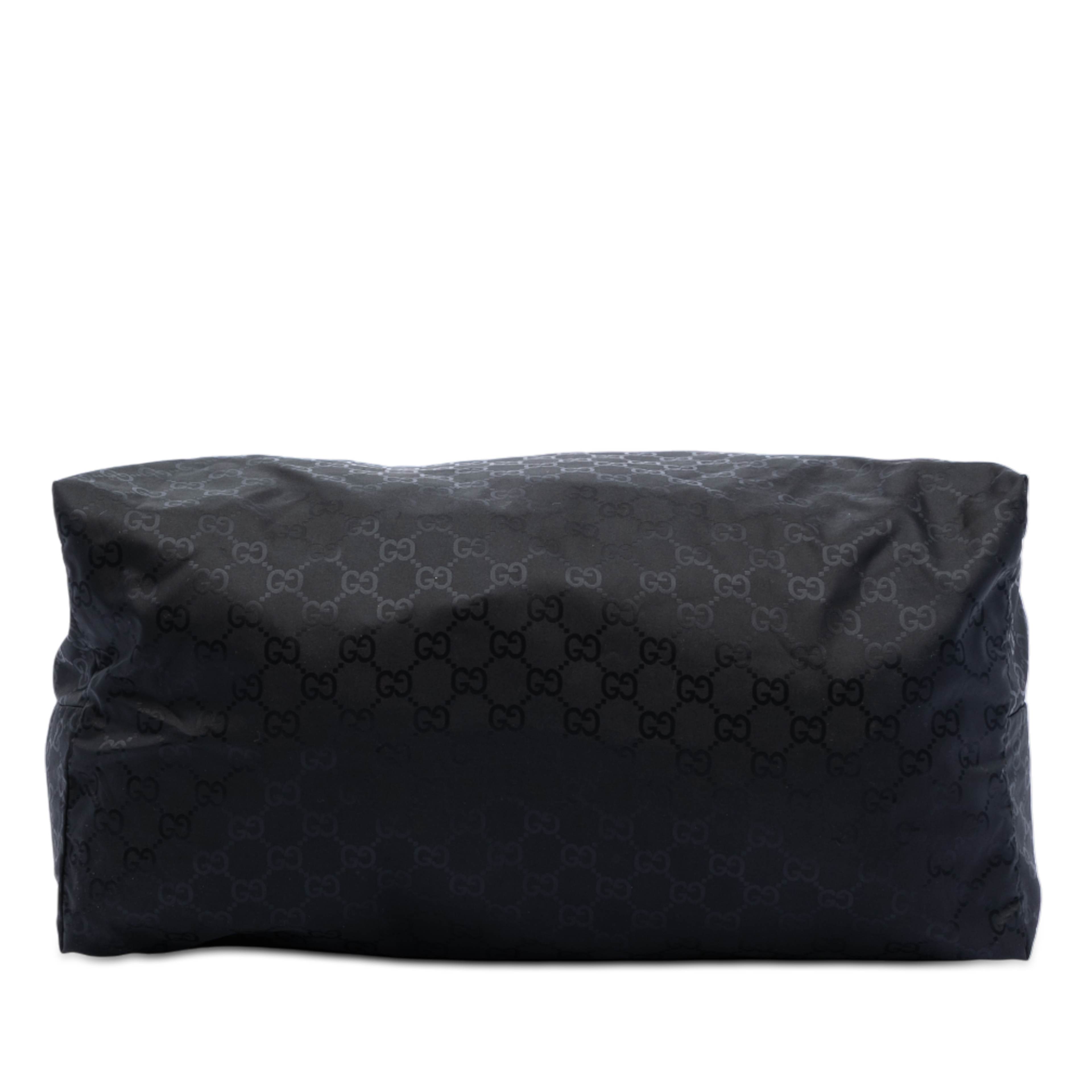 Gucci Gg Nylon Travel Bag, från Luxclusif, i färgen black. Klicka för att öppna bilden i stort format