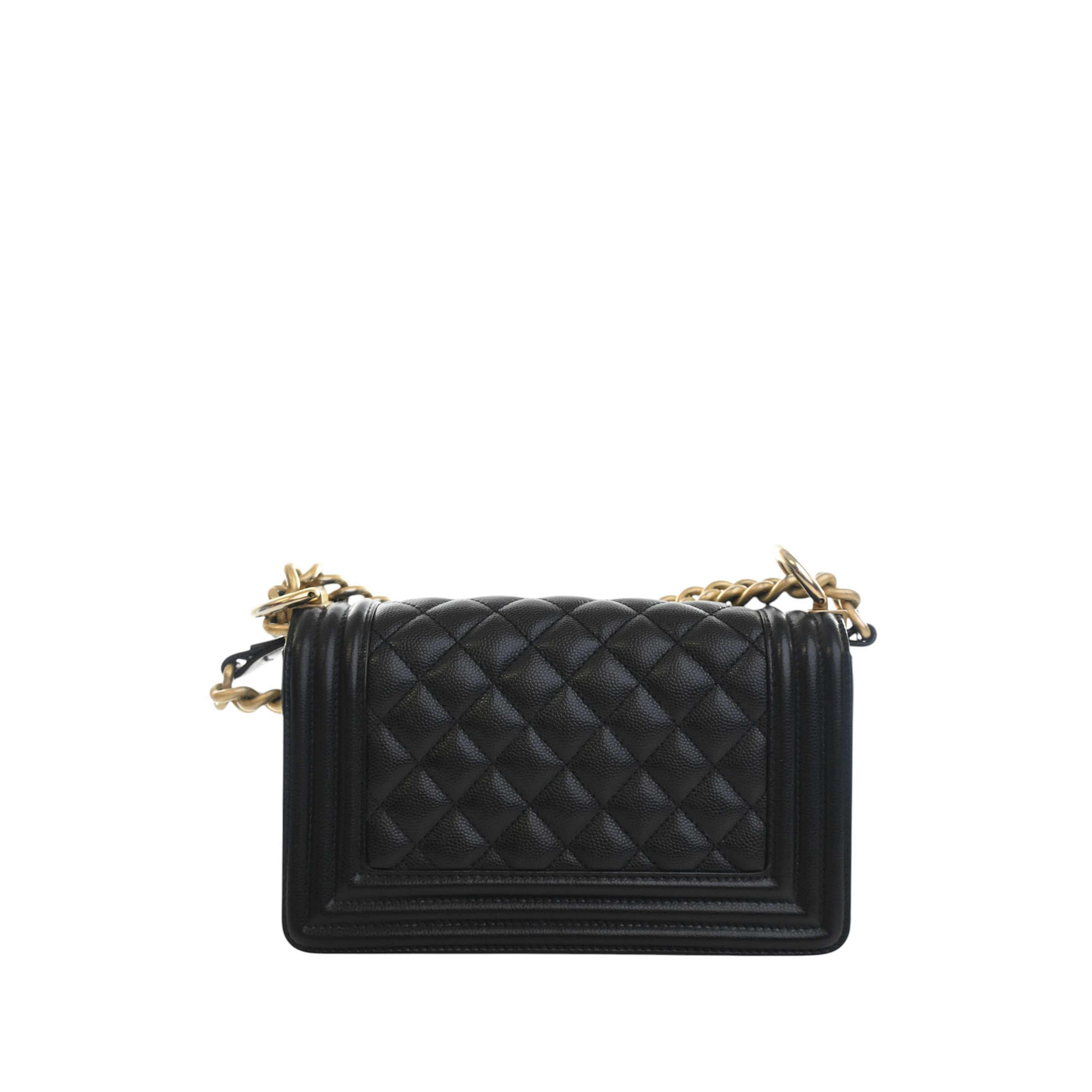Chanel Small Quilted Caviar Boy Flap, från Luxclusif, i färgen svart. Klicka för att öppna bilden i stort format