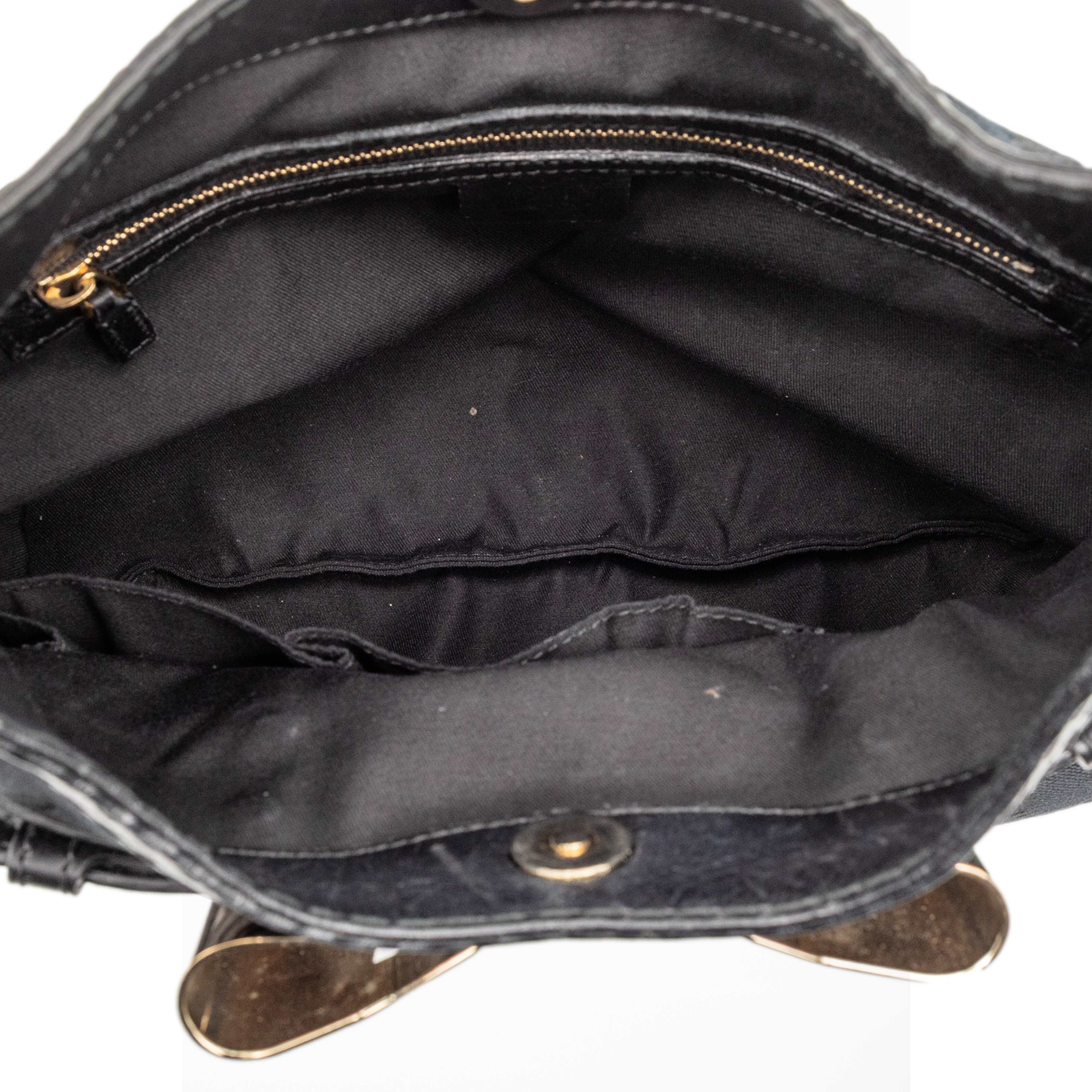 Gucci Gg Canvas Dialux Queen Hobo, från Luxclusif, i färgen black. Klicka för att öppna bilden i stort format