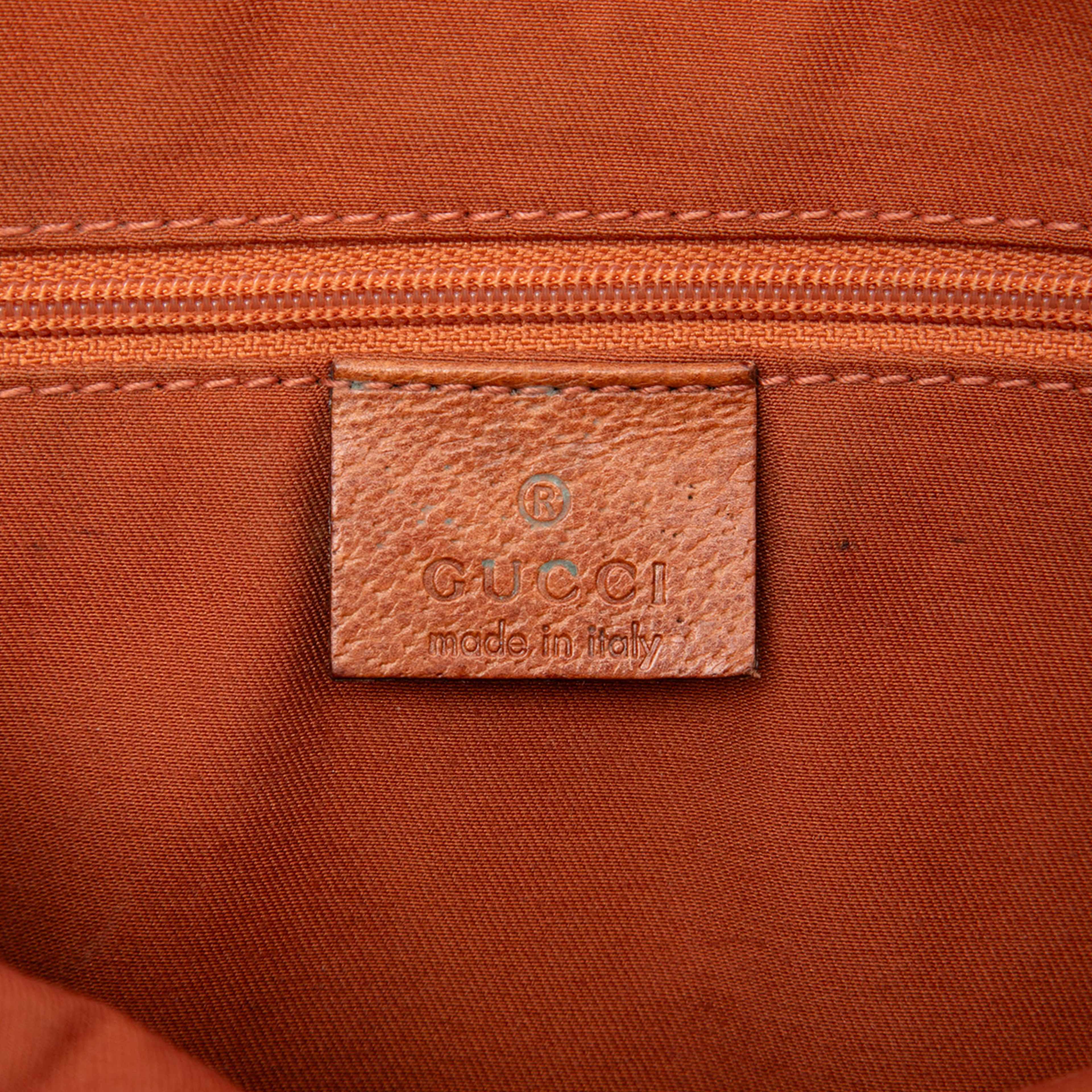 Gucci Gg Canvas Eclipse Shoulder Bag, från Luxclusif, i färgen beige. Klicka för att öppna bilden i stort format