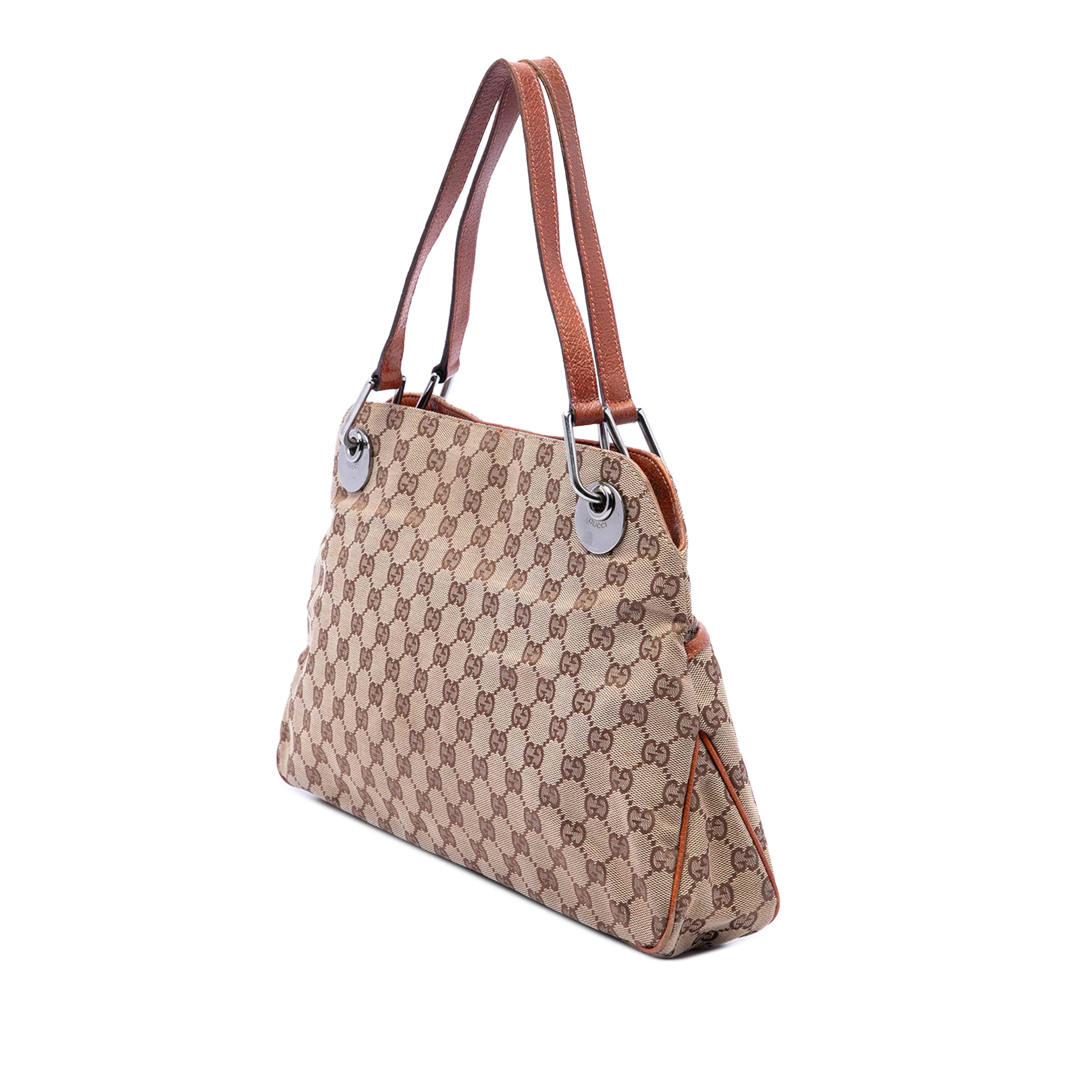 Gucci Gg Canvas Eclipse Shoulder Bag, från Luxclusif, i färgen beige. Klicka för att öppna bilden i stort format