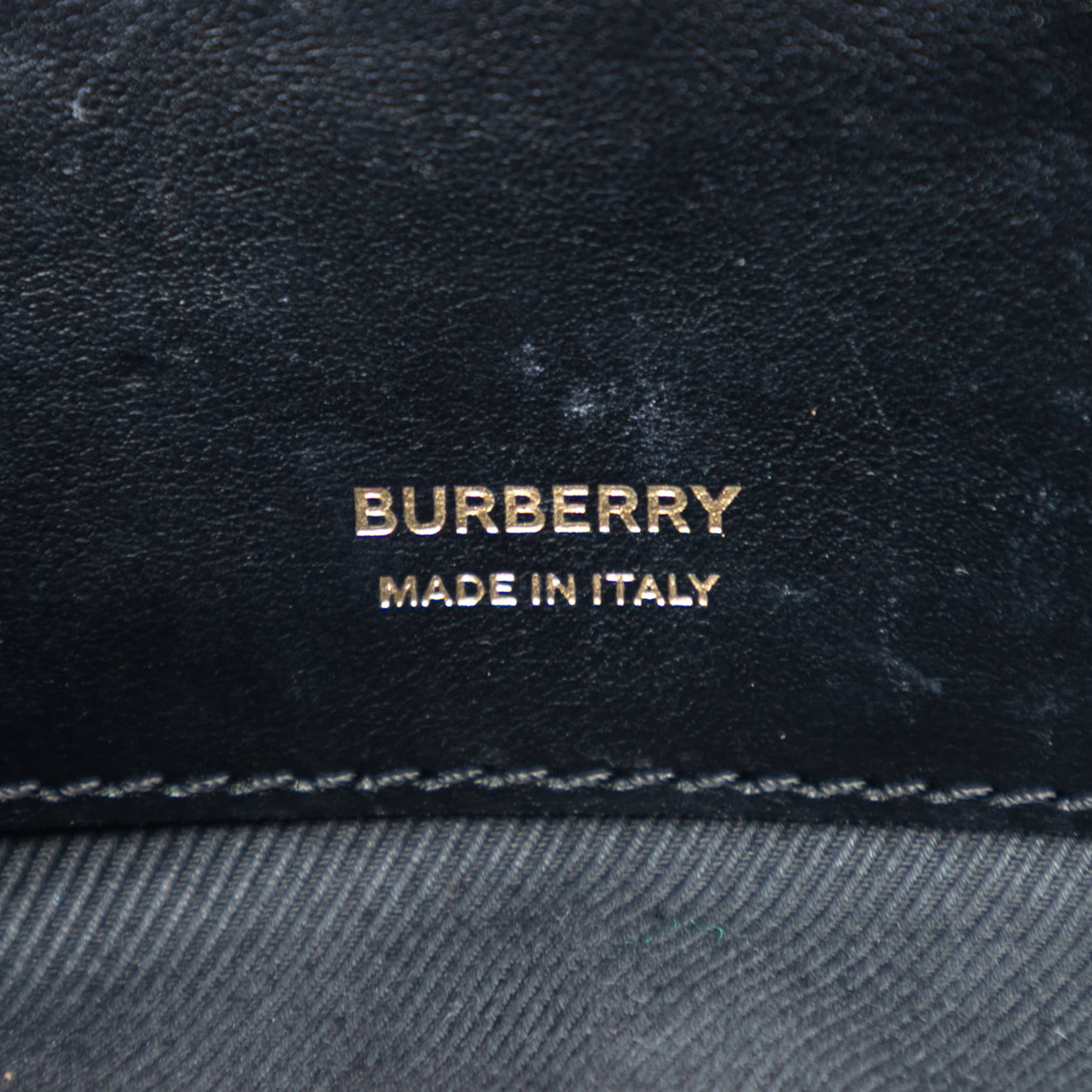 Burberry House Check Canvas Olympia Shoulder Bag, från Luxclusif, i färgen beige. Klicka för att öppna bilden i stort format