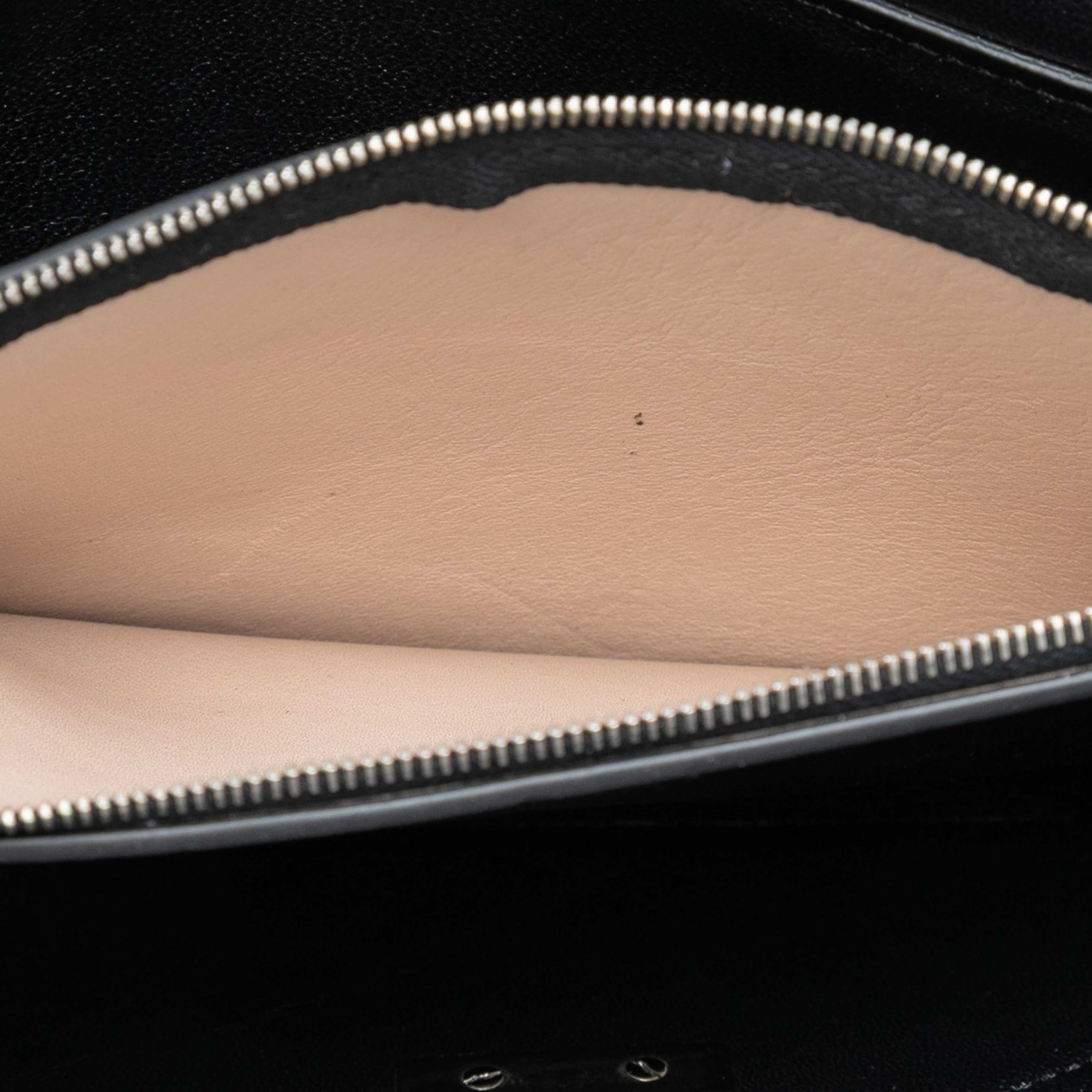 Celine Calfskin And Pony Hair Diamond Clutch, från Luxclusif, i färgen rosa. Klicka för att öppna bilden i stort format
