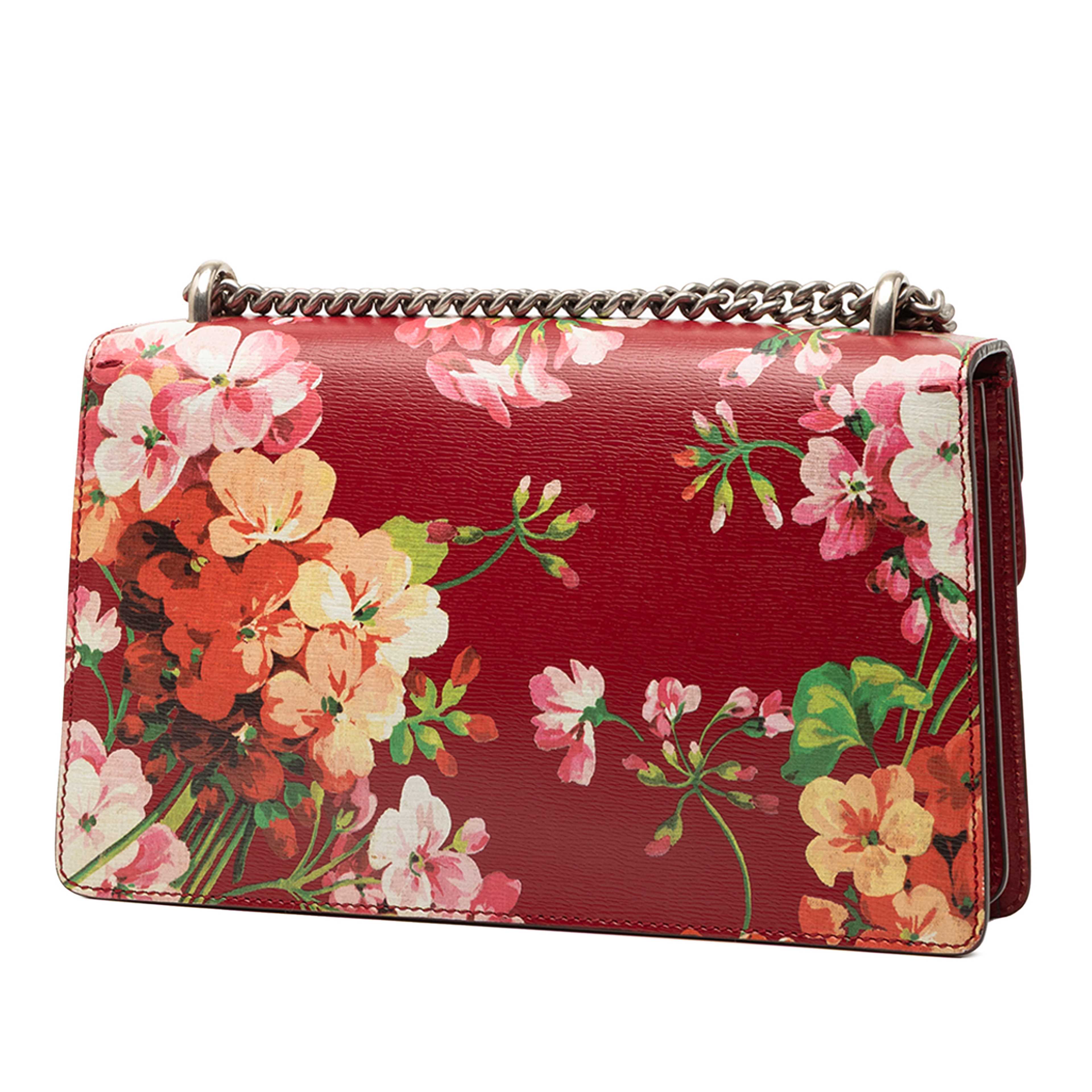 Gucci Medium Leather Blooms Dionysus Crossbody, från Luxclusif, i färgen red. Klicka för att öppna bilden i stort format