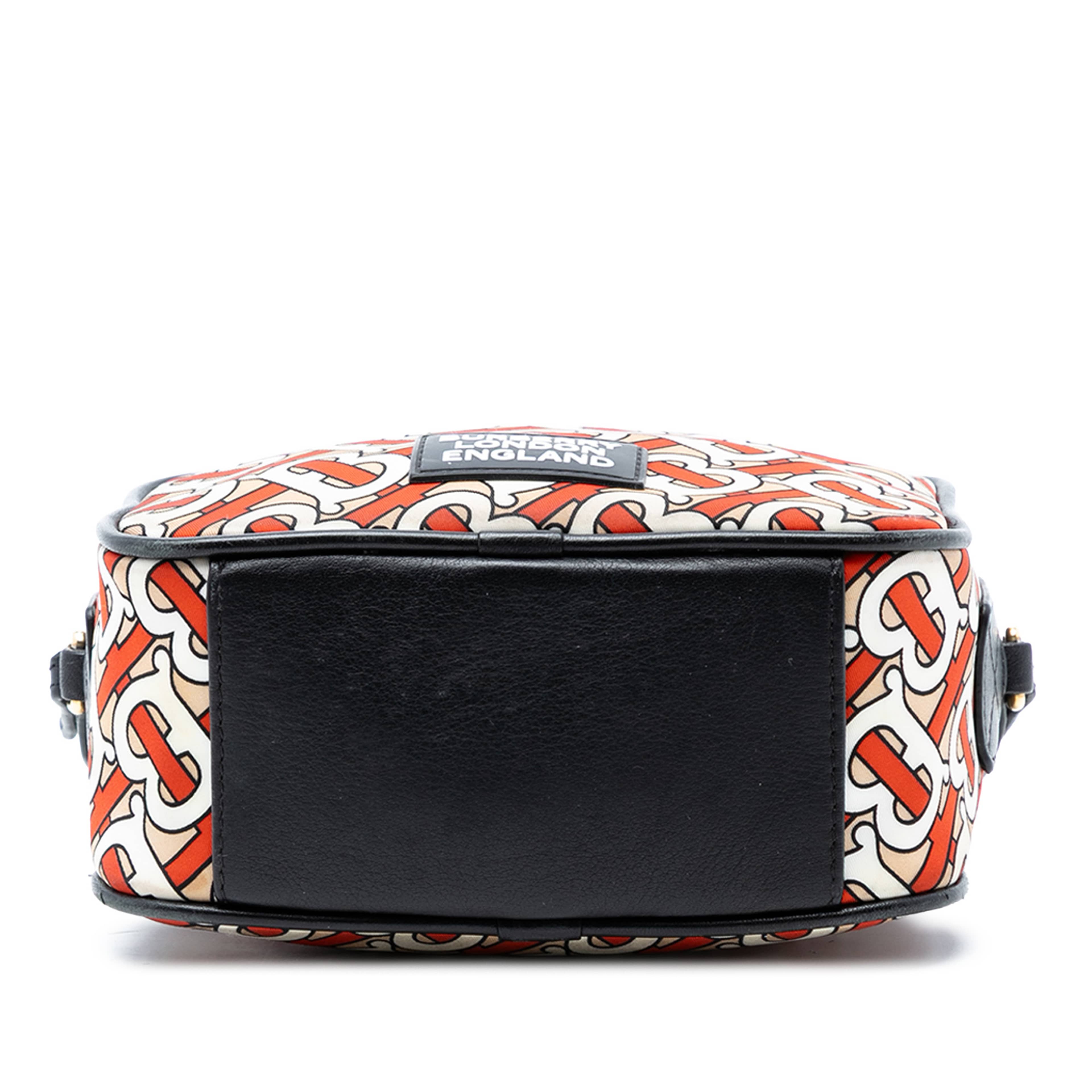 Burberry Tb Monogram Nylon Kids Camera Bag, från Luxclusif, i färgen beige. Klicka för att öppna bilden i stort format